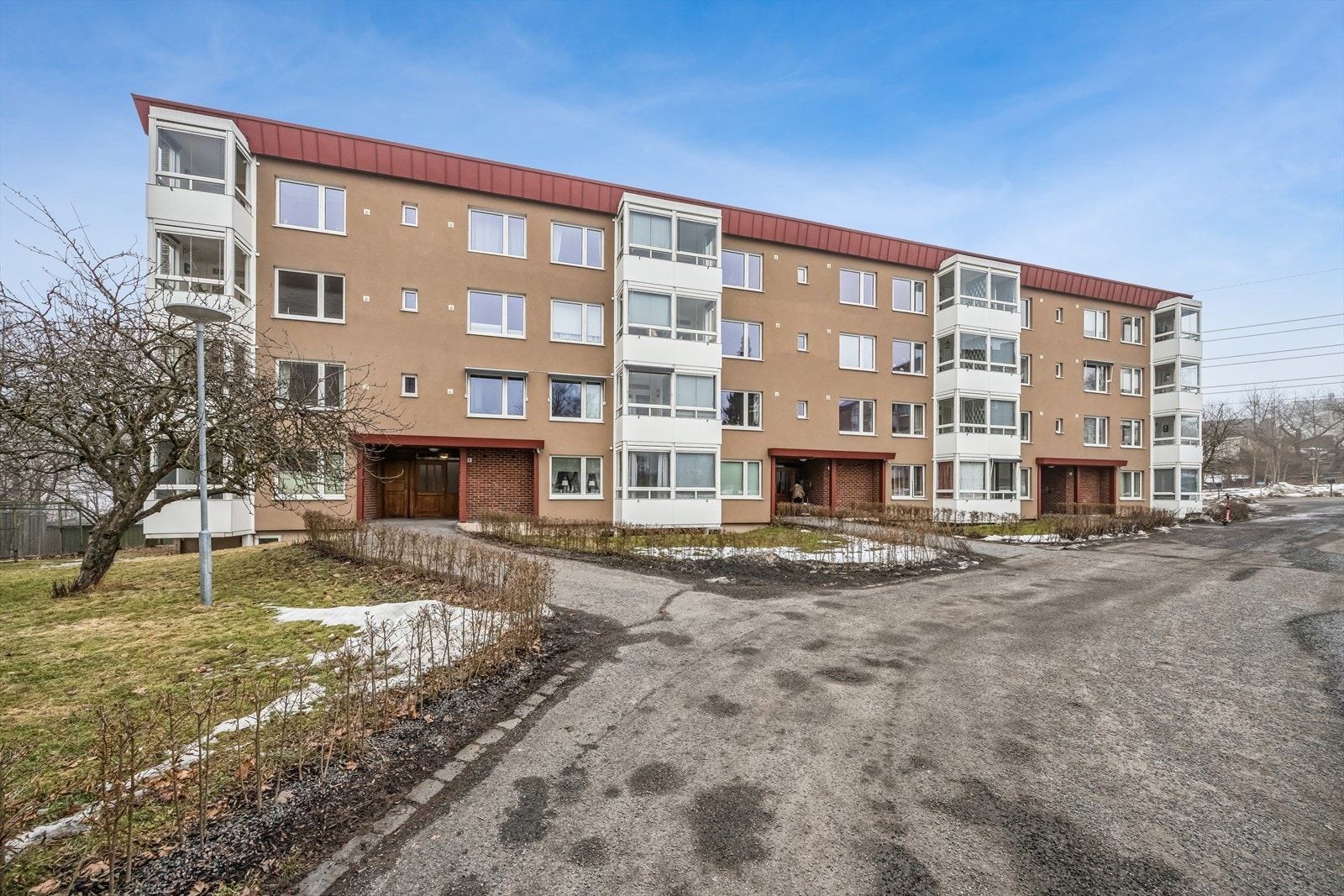 Leiligheten ligger i Rognerud Borettslag, et veldrevet borettslag tilknyttet OBOS. To kjellerboder på totalt 6 m² medfølger. Galleribilde