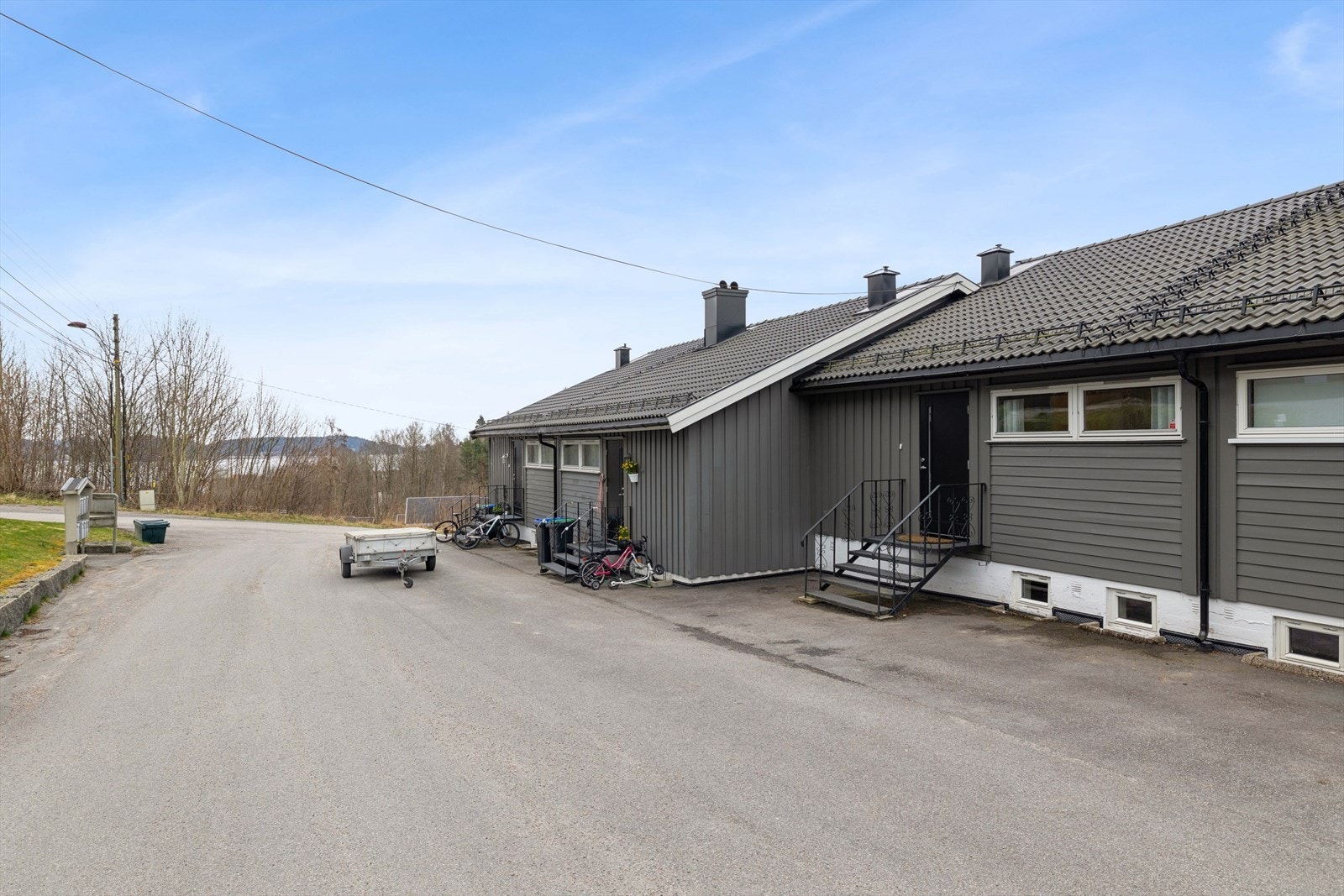 En ypperlig mulighet for deg som vil bo sentralt med ordnede forhold og alt tilrettelagt for en enkel hverdag - Veletablert borettslag, lave omkostninger! Galleribilde