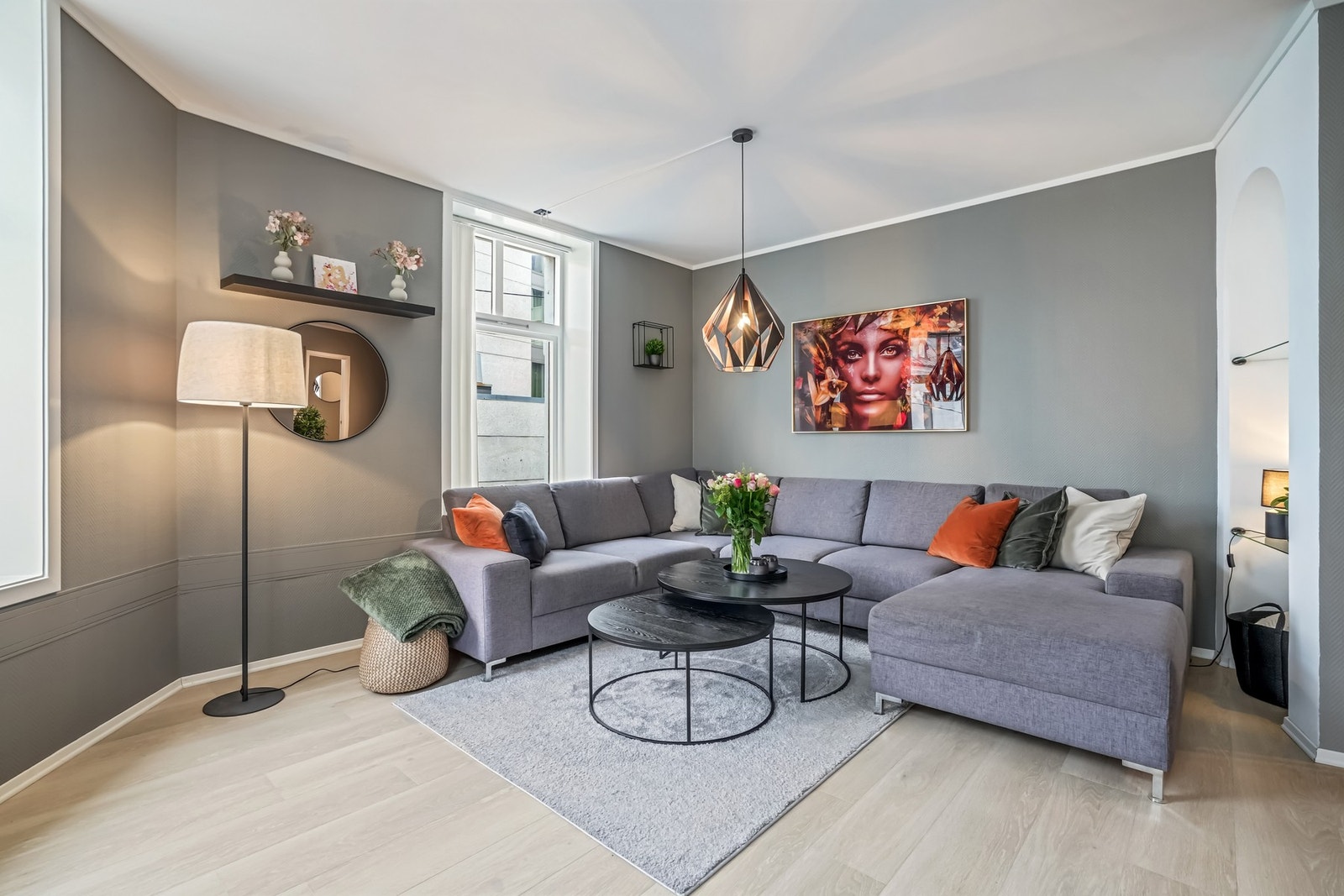 Leiligheten har en praktisk planløsning med en romslig stue hvor det er god plass til sofakroken. Galleribilde
