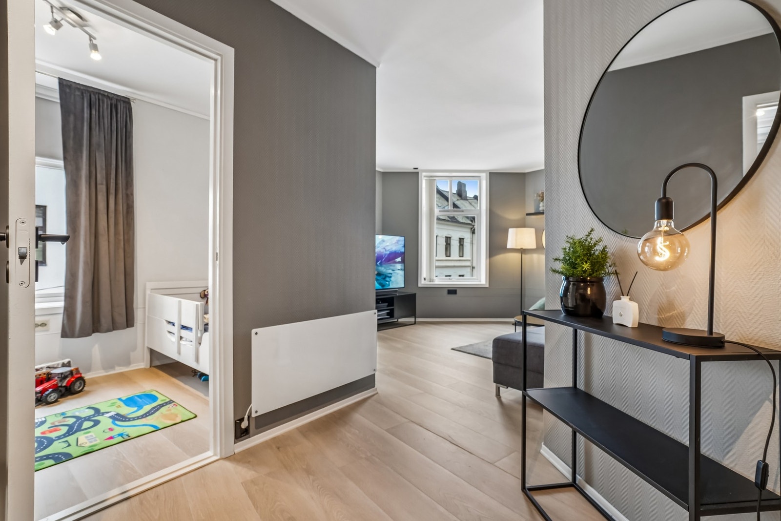 Ellers er fargevalget i leiligheten tidløst og delikat. Galleribilde