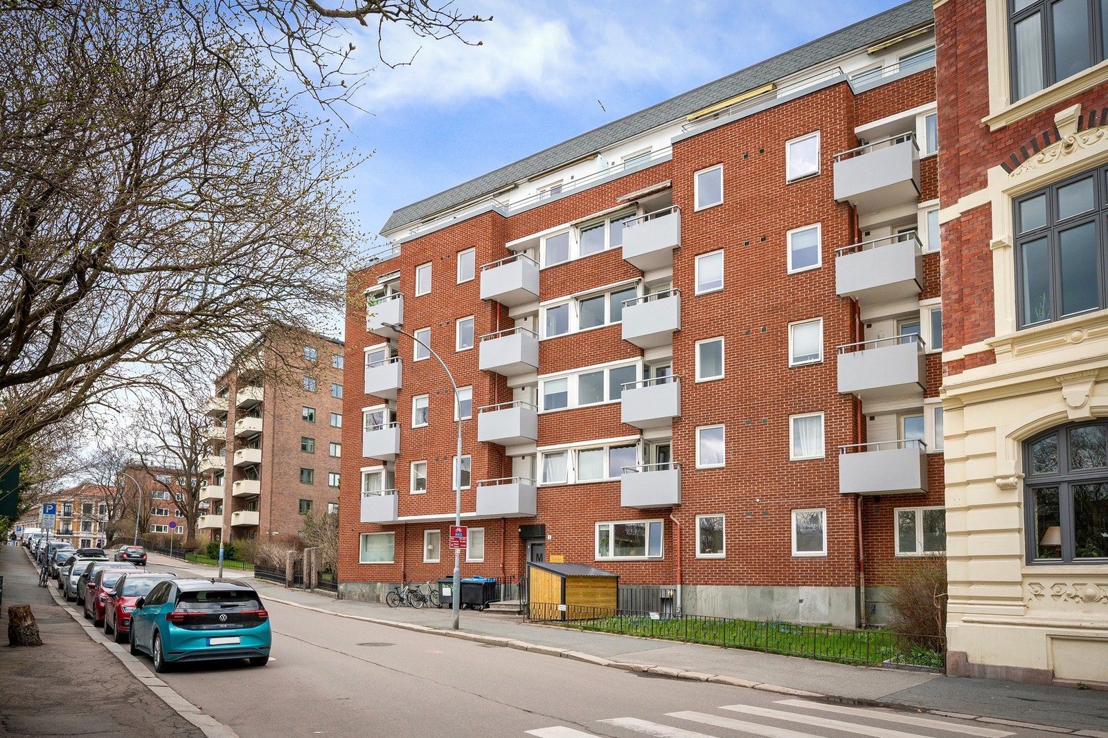 Leiligheten disponerer to kjellerboder (totalt 2,3 kvm BRA-e), som gir rikelig med ekstra lagringsplass. Galleribilde