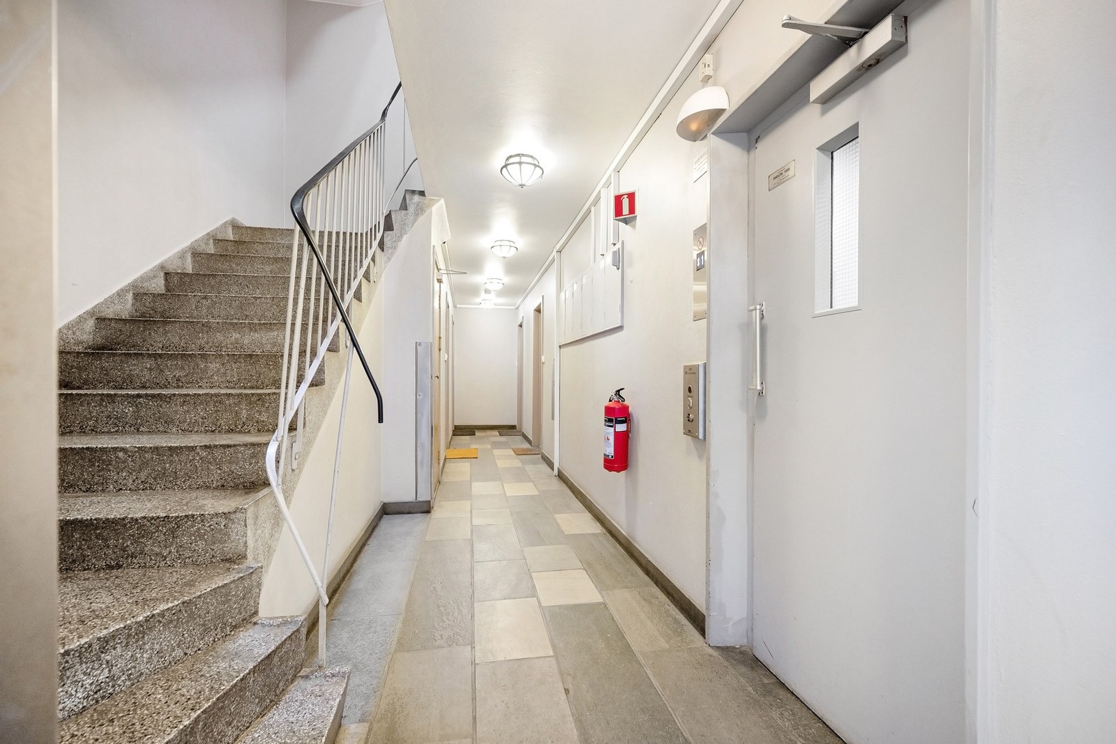 Det er heis til leilighetsplan. Galleribilde