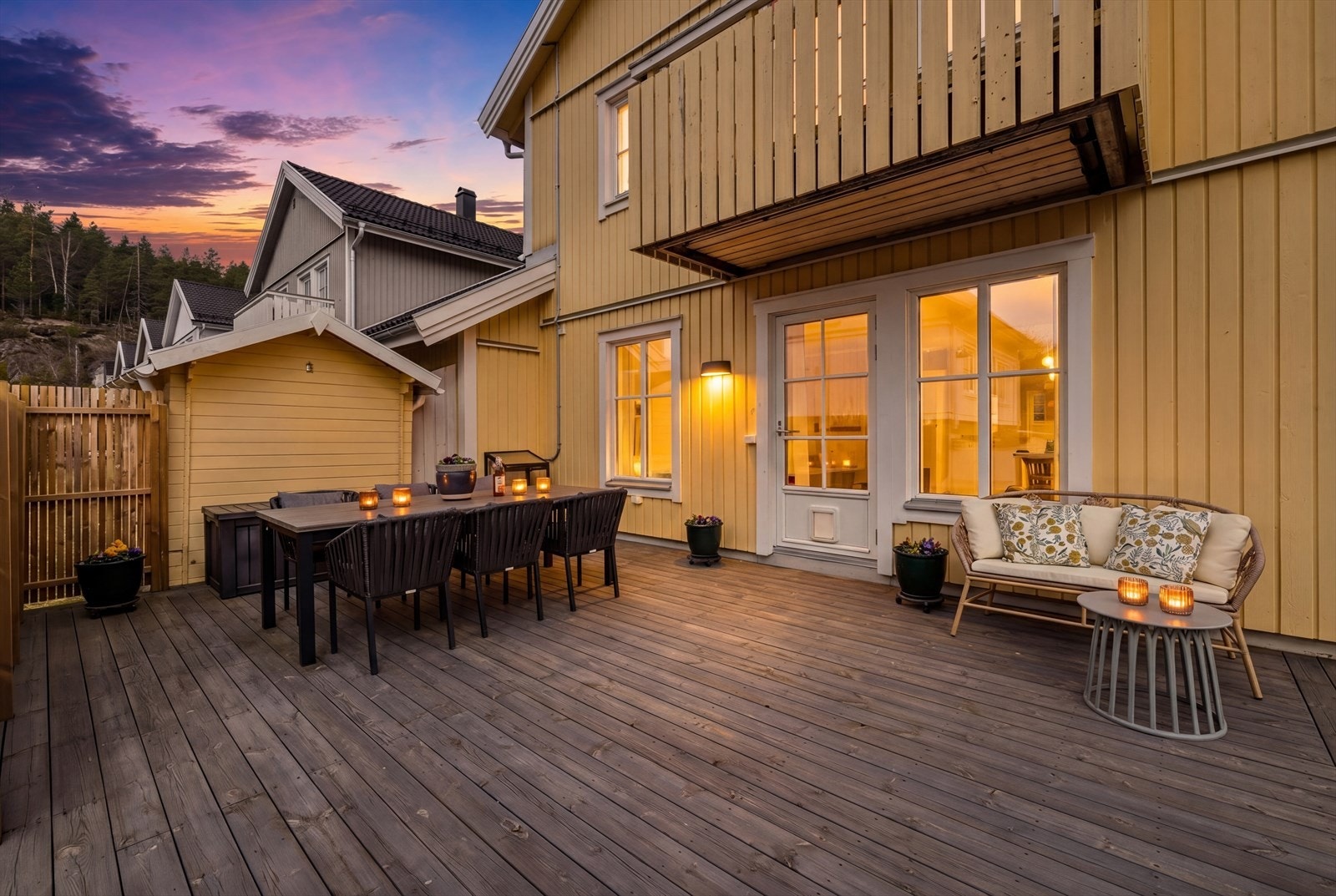 Terrasse på ca. 57 kvm med adkomst fra stuen. Galleribilde