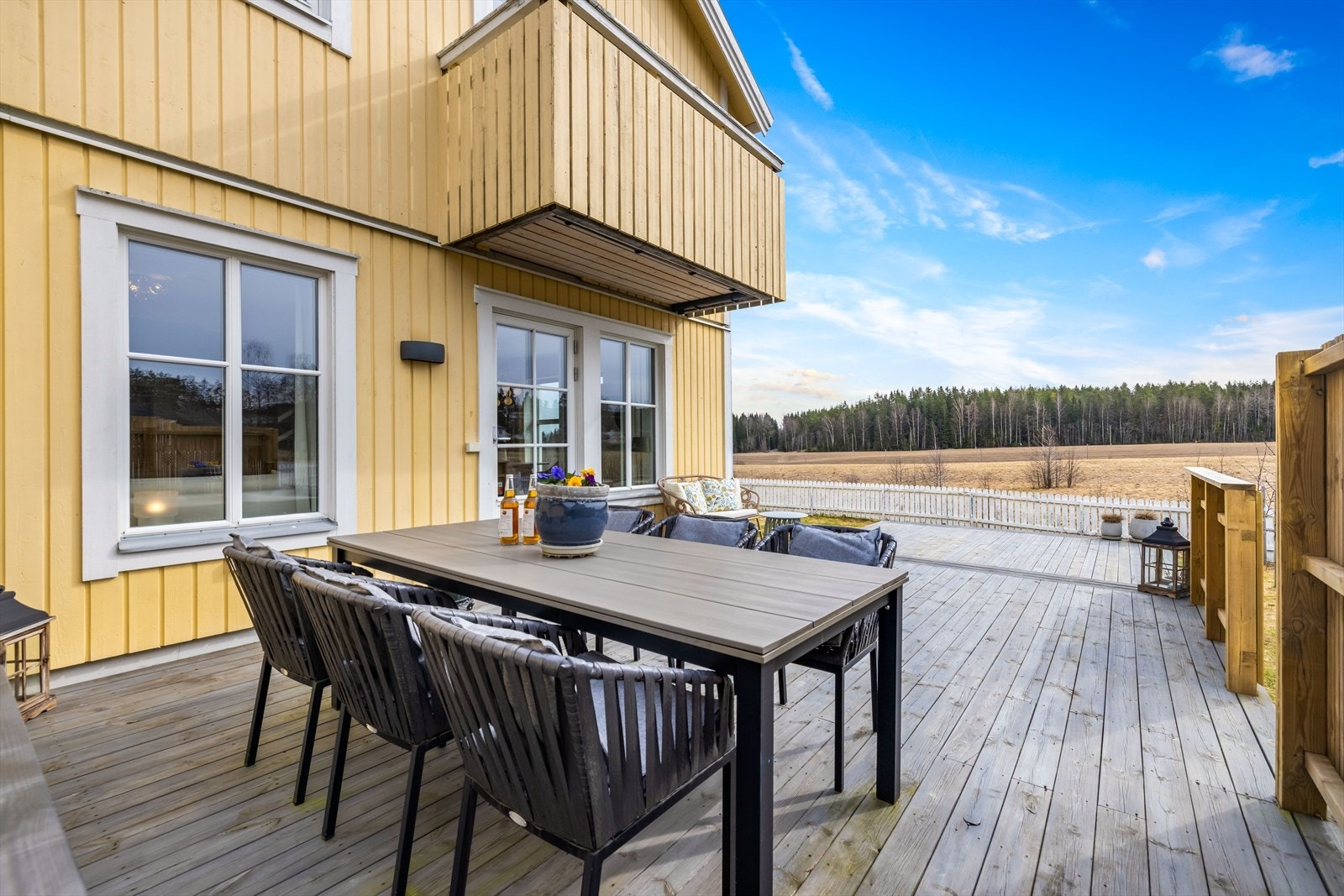 Flott terrasse på ca. 57 kvm i forskjellige nivåer og soner. Galleribilde