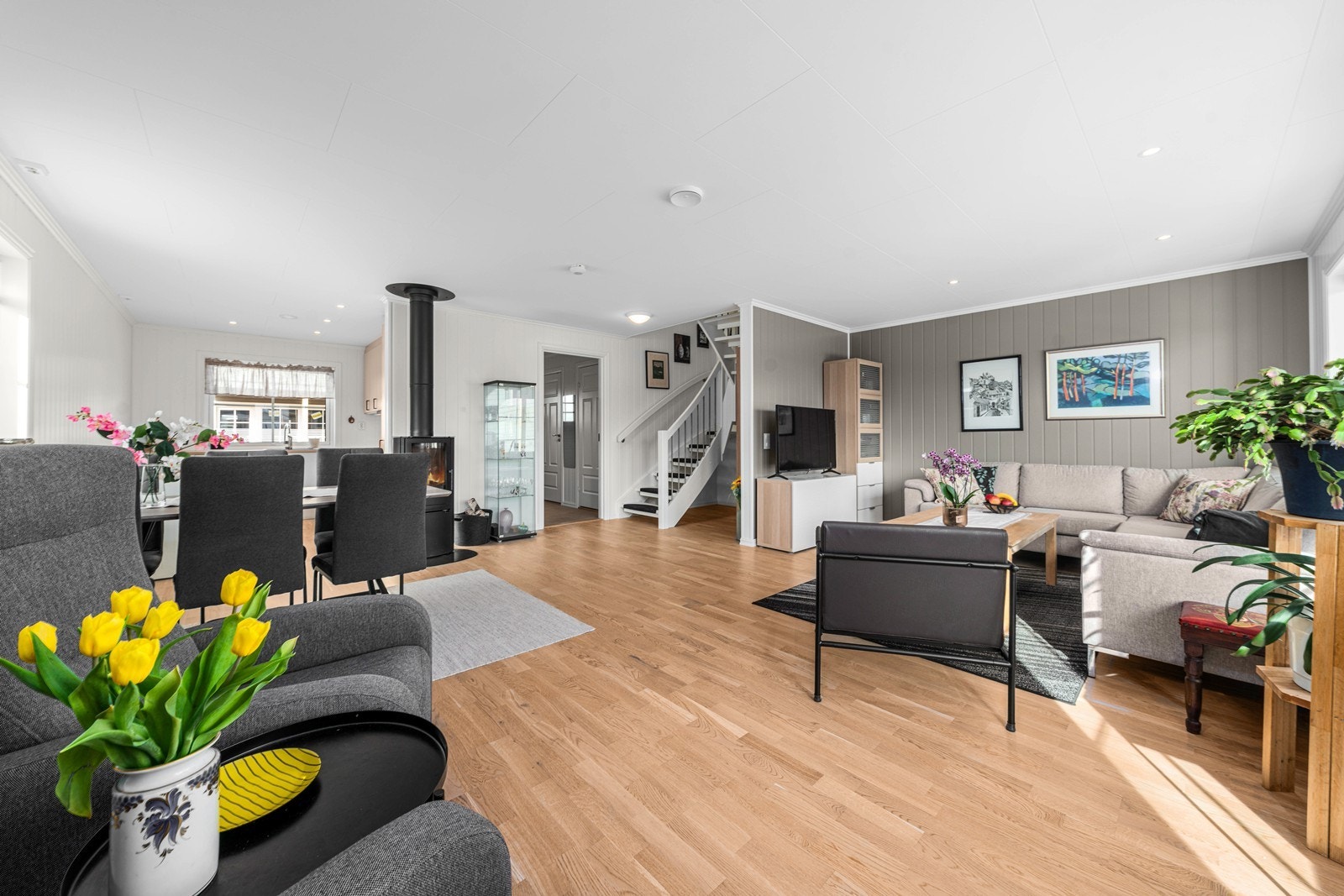 Den åpne planløsningen er ideel for gode sammenkomster eller for en barnefamilie. Galleribilde