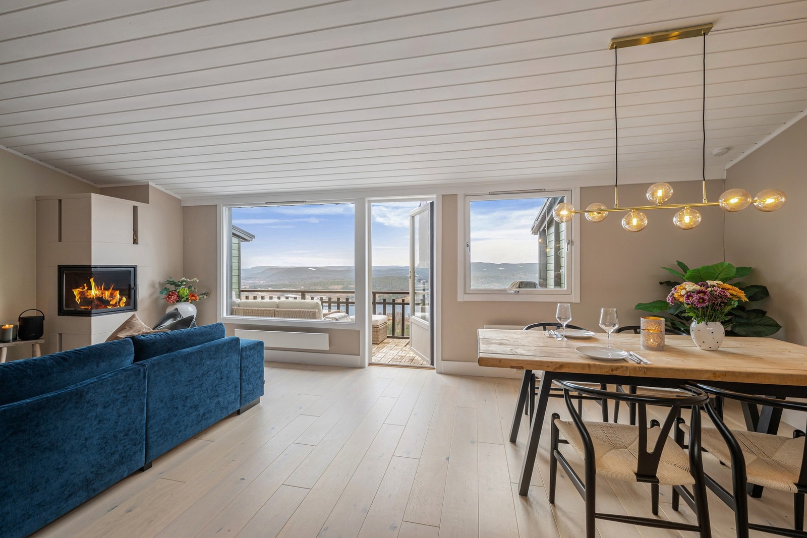 Velkommen til Arnulf Øverlands vei 192, presentert av Vegar Giæver v/ EIE eiendomsmegling Røa, Skøyen og Ullern. Foto: Arne Shcram. Galleribilde