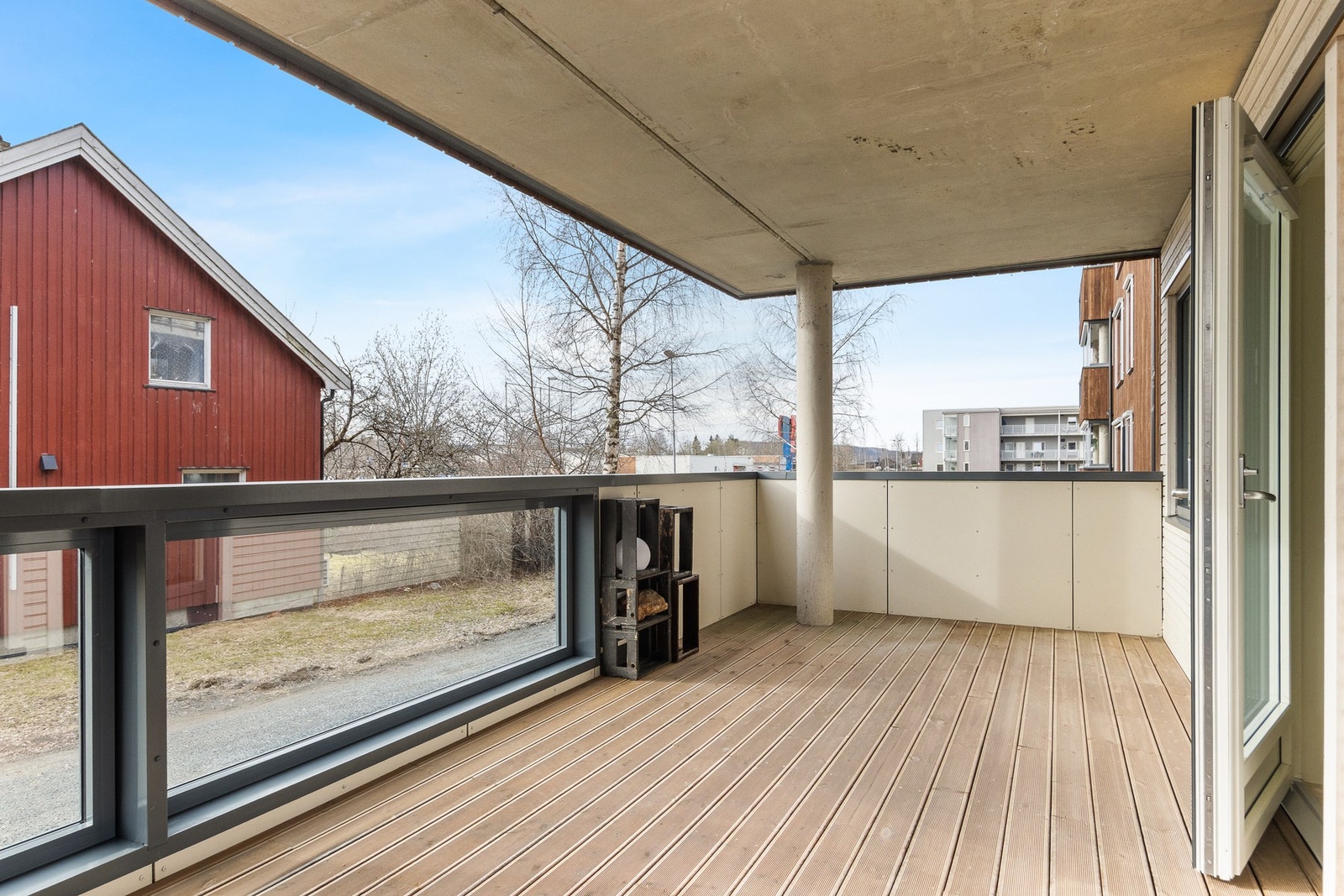 Opent lende mot vest. Gode solforhold. 19 kvm veranda. Galleribilde