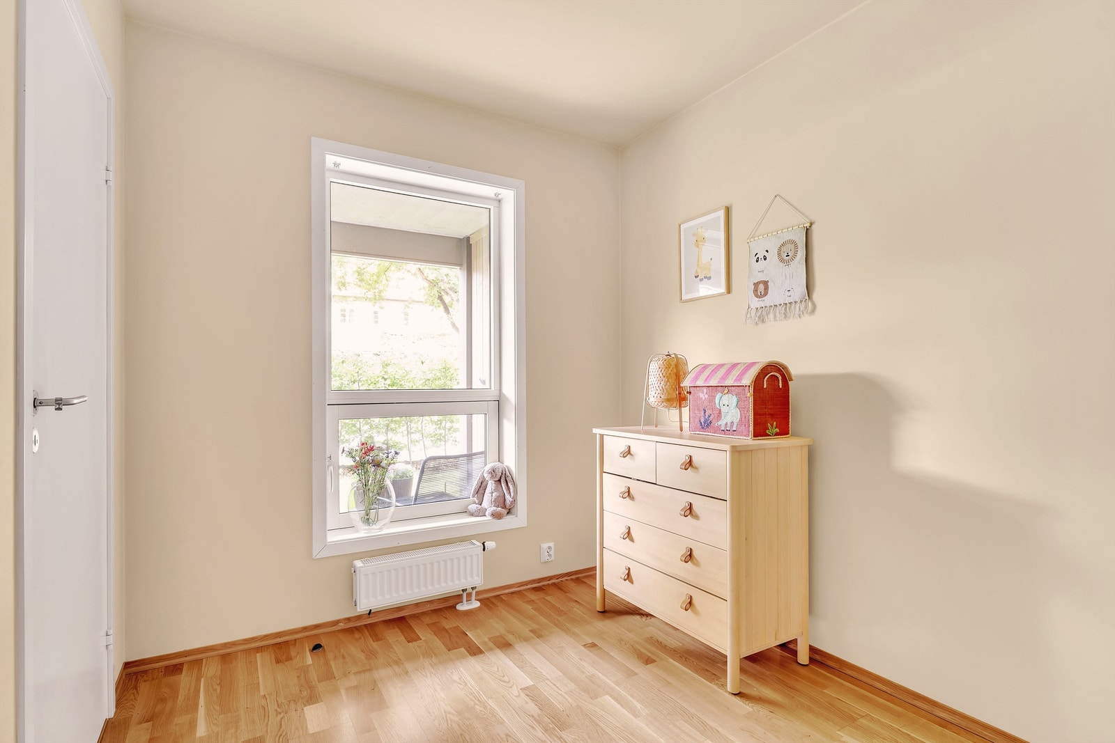 Rommet er selvsagt fleksibelt i bruk og passer fint som både barnerom, gjesterom eller et romslig kontor. Galleribilde