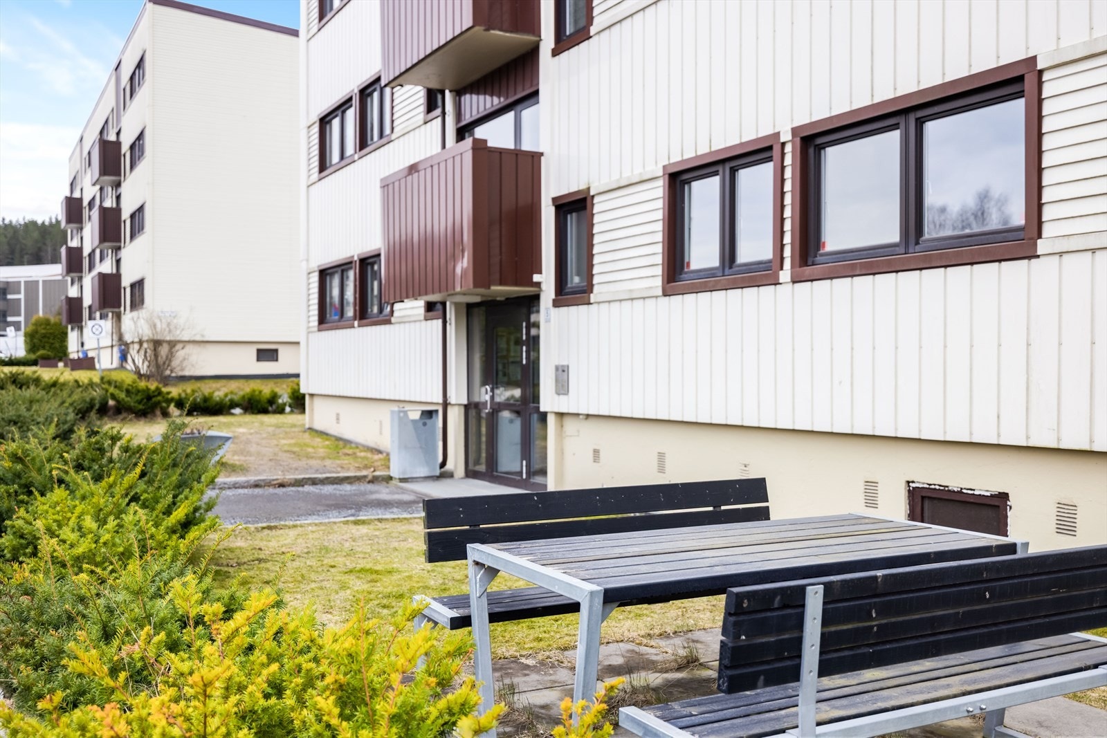Skårer I Borettslag har hyggelige fellesarealer med blant annet grillplasser. Galleribilde