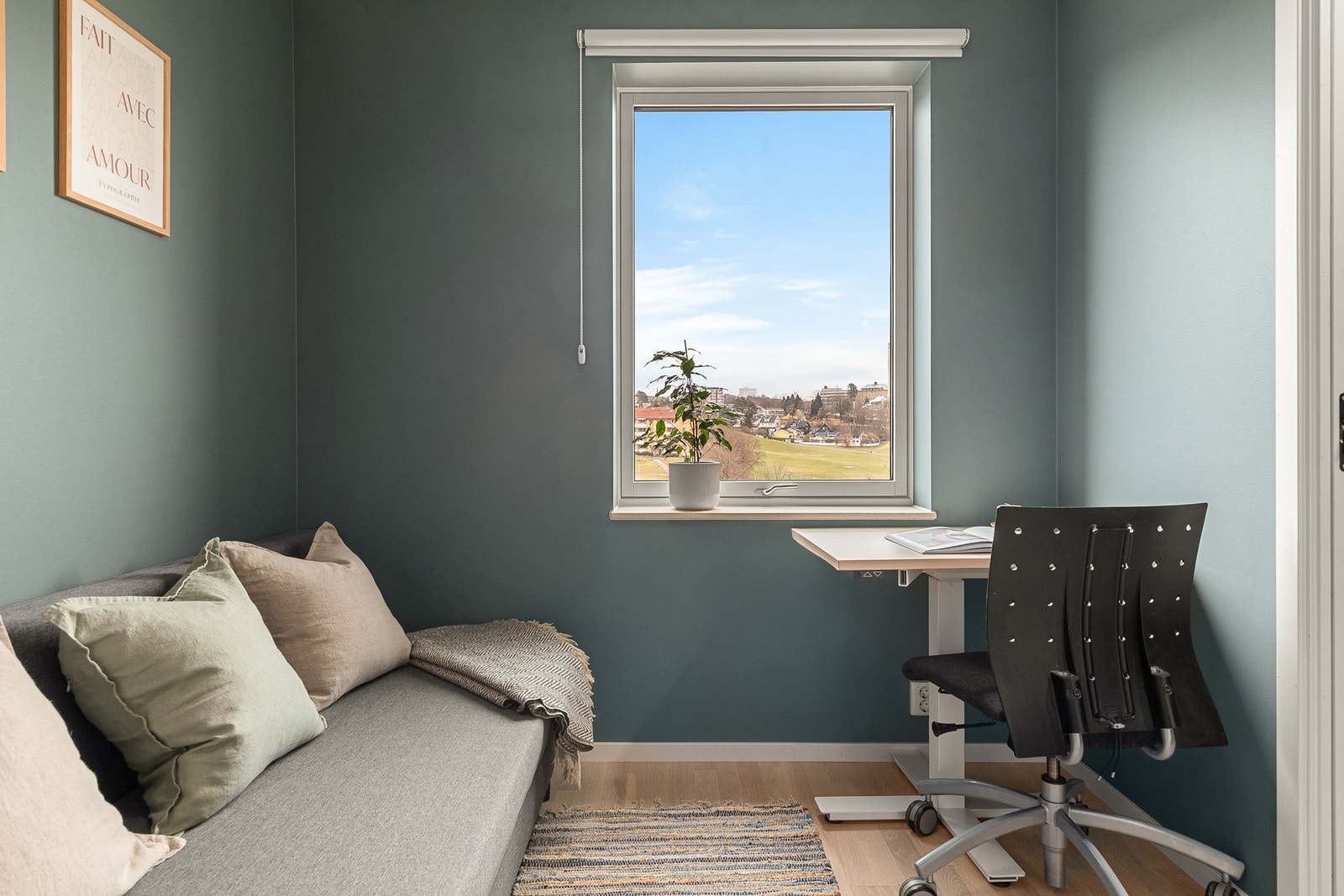 Soverom 2: Soveromme passer perfekt som gjesterom, barnerom, kontor eller en kombinasjon av dette. Galleribilde