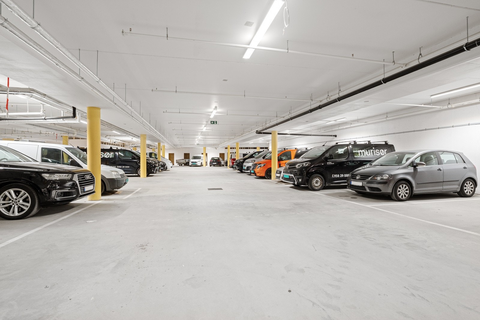 Medfølger en parkeringsplass i kjeller Galleribilde