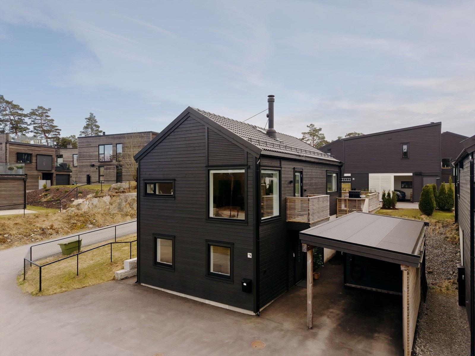 Eiendommen er beliggende i et attraktivt område med gode solforhold. Galleribilde