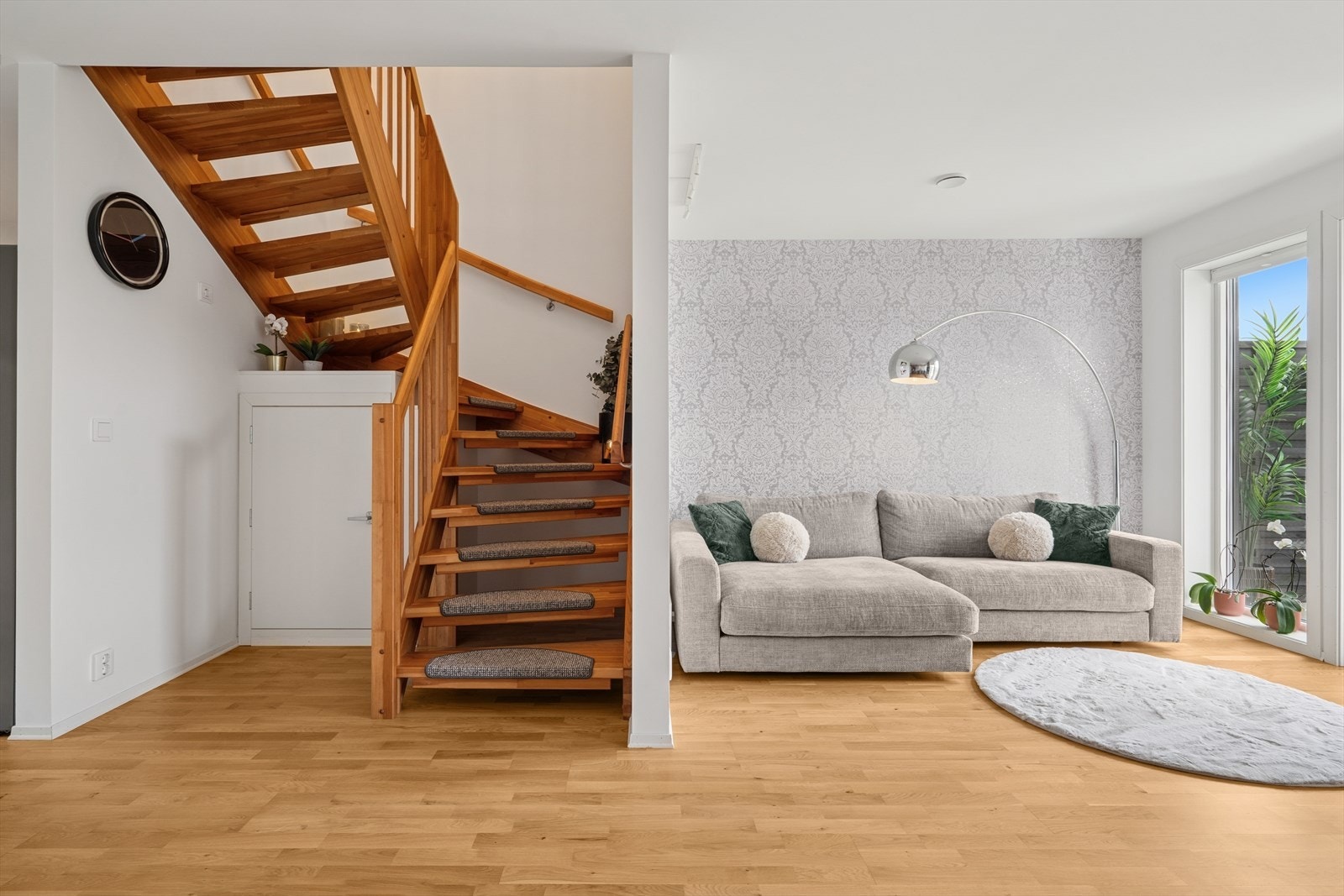 Legg merke til den smarte boden under trappen. Galleribilde