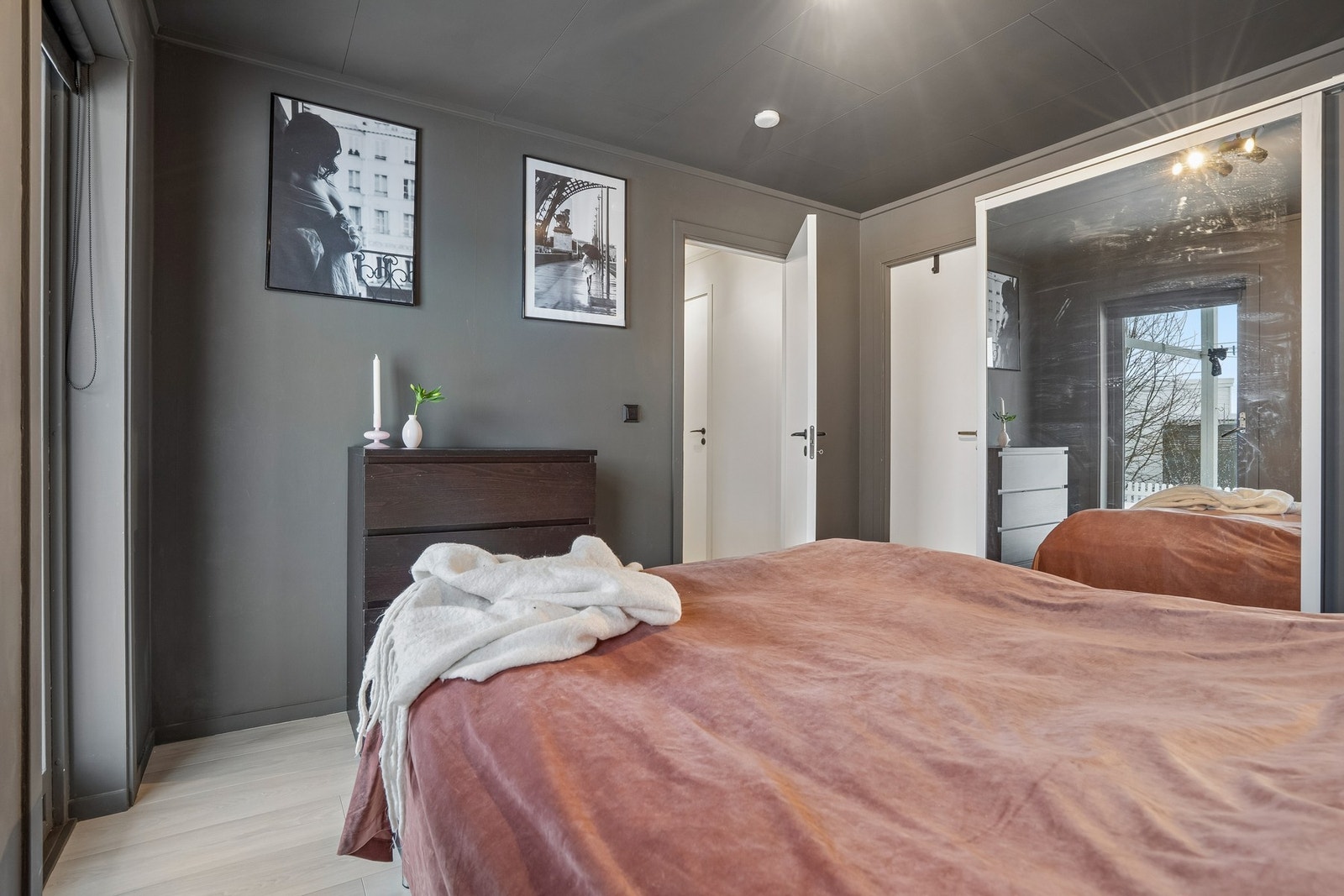 Soverom 1 - Romslig og pent soverom Galleribilde