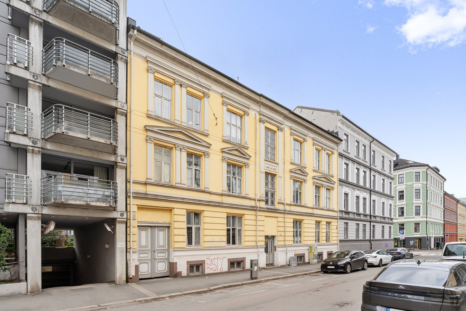 Vibes gate 23 ligger i hjertet av Majorstuen. Her har du kort tilgang til alt du trenger i hverdagen, med en sjelden kombinasjon av sentral plassering og rolige omgivelser. Galleribilde