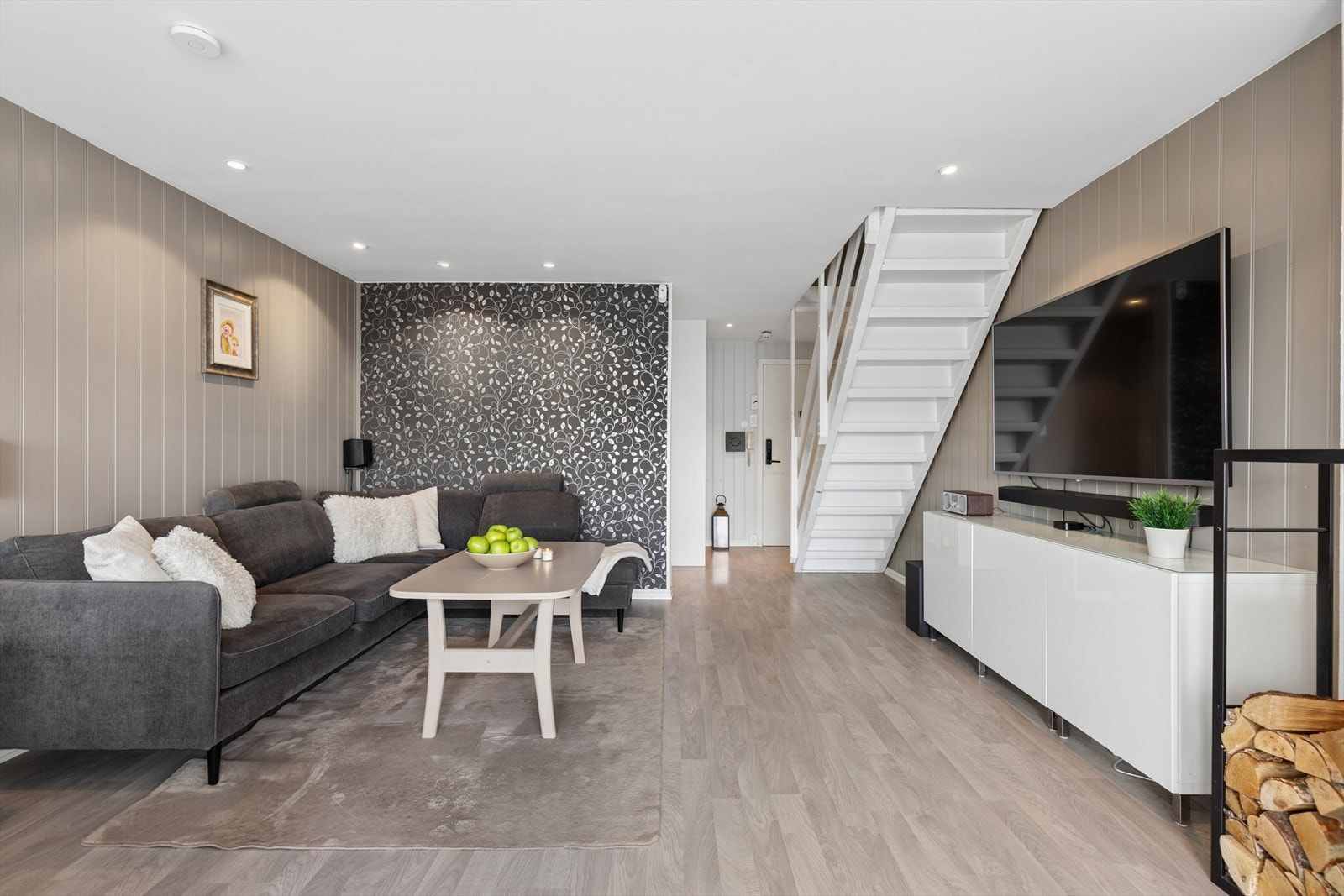 Det er god plass til stor sofagruppe Galleribilde