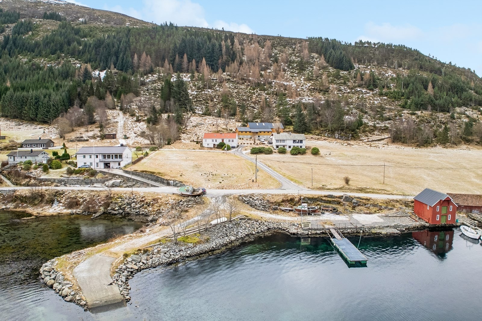 Hessevågbakken 1 og Marøyna presentert av EiendomsMegler1 Nordfjord ved Sissel Halnes
(foto; Efkt, Svein Olav Humberset) Galleribilde