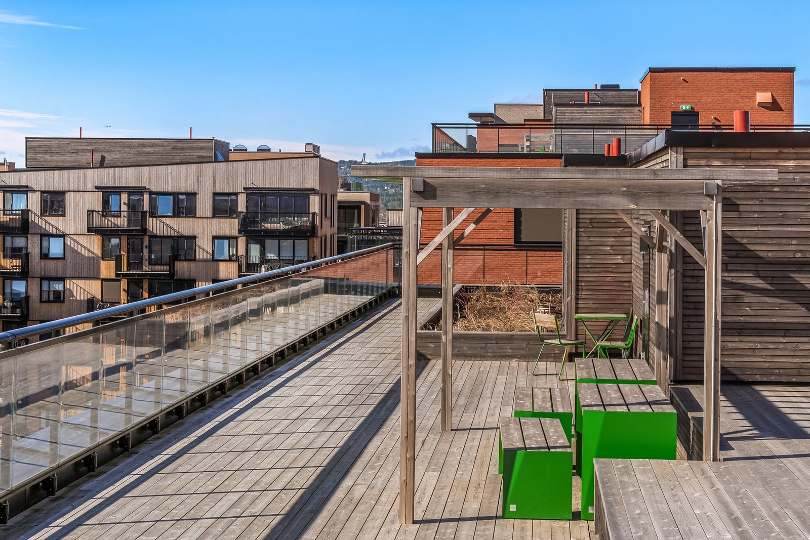 På toppen av bygget har beboerne tilgang til en fantastisk takterrasse med sol hele dagen. Galleribilde