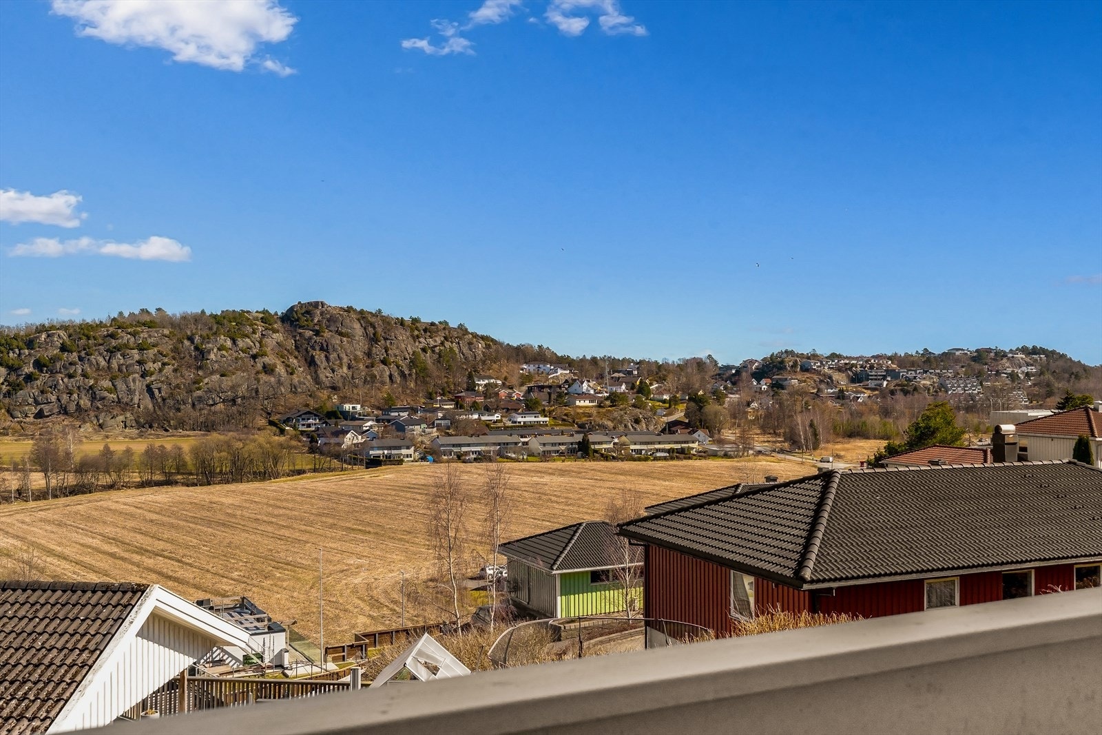 Fra terrassen kan du nyte en fin og landlig utsikt som gir rolige og naturskjønne omgivelser. Galleribilde
