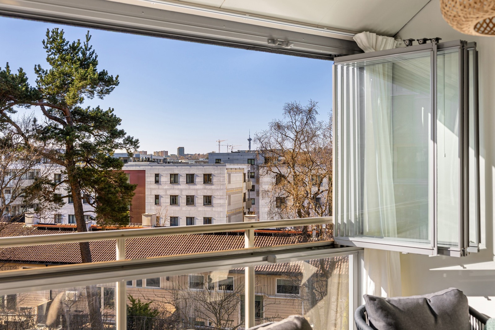 Her har man utsikt til bl.a Tyholttårnet. Galleribilde