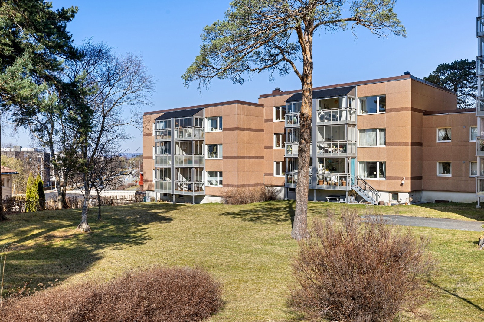 Borettslaget er sentralt plassert på Ladehalvøya, med gangavstand til bl.a. City Lade, Lade Idrettspark, og Lade arena. Galleribilde