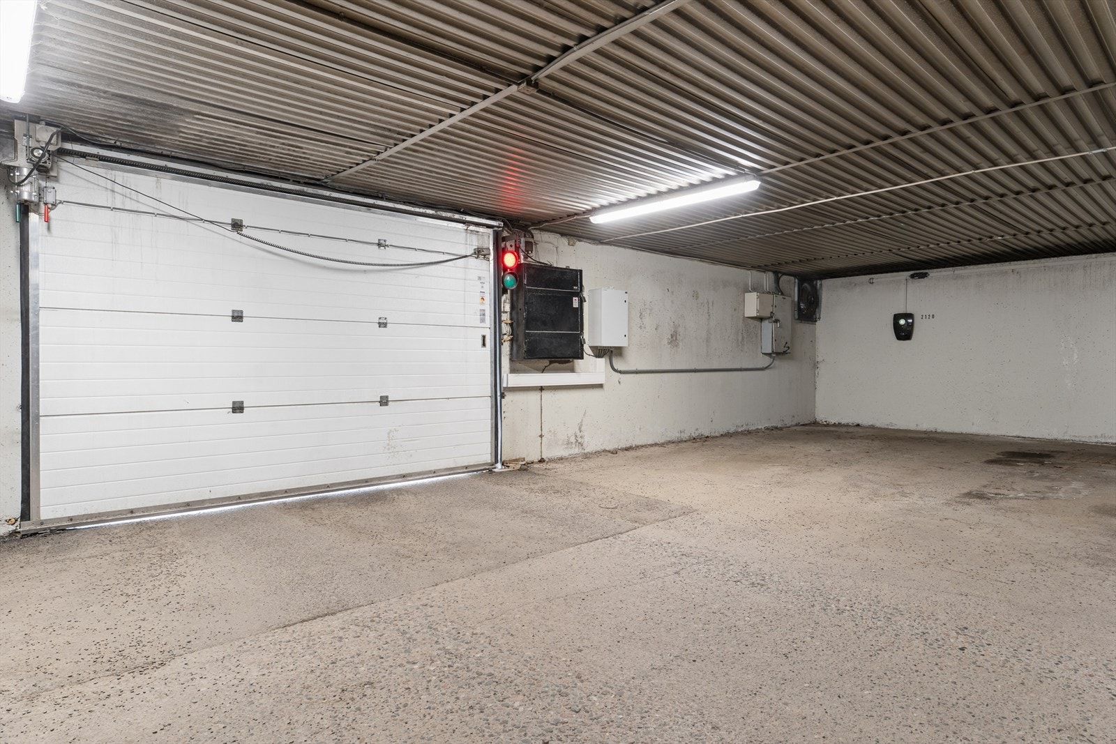 Garasjeanlegg hvor leiligheten har sin parkeringsplass. Galleribilde