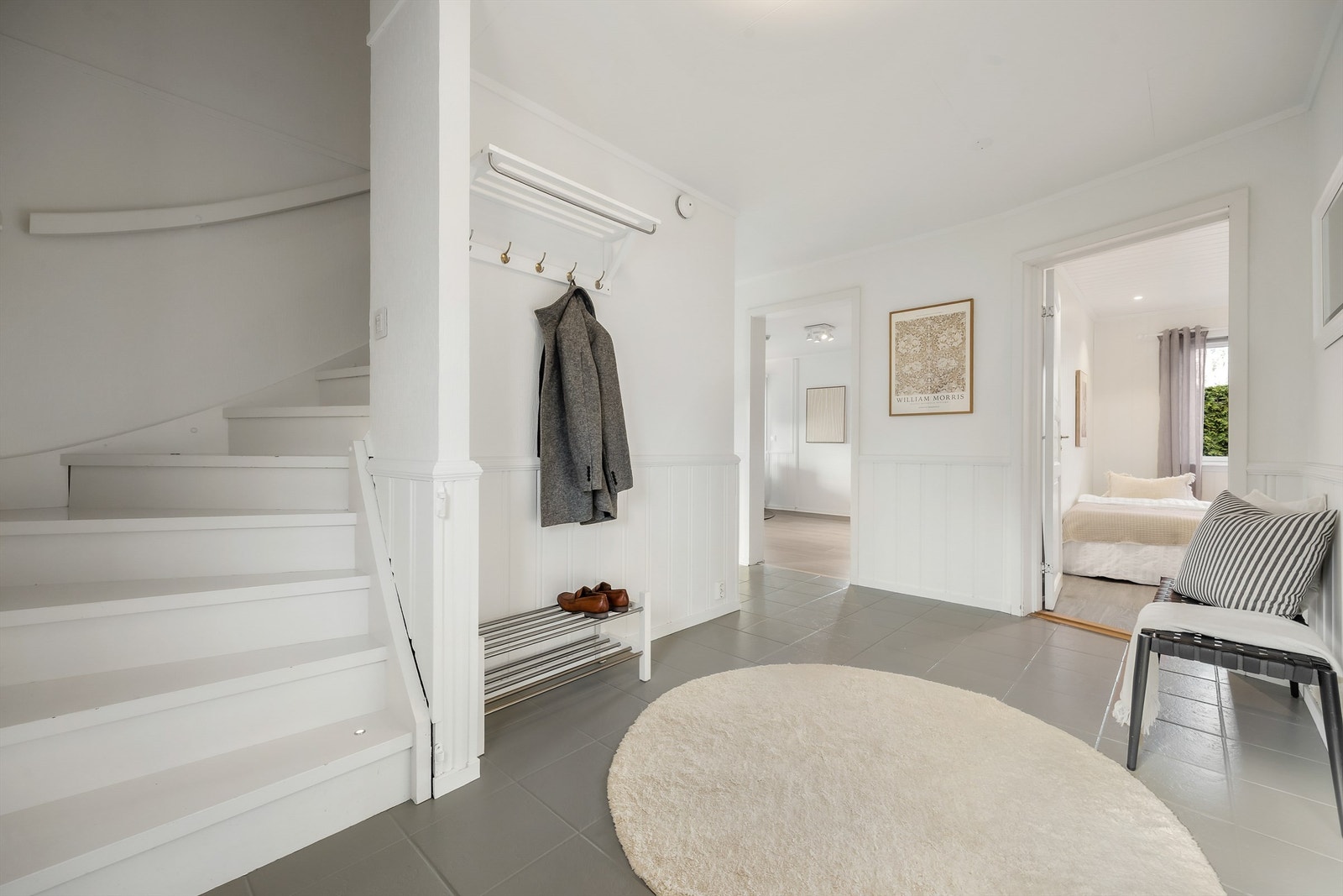 Herfra går trappen opp til andre etasje. Galleribilde