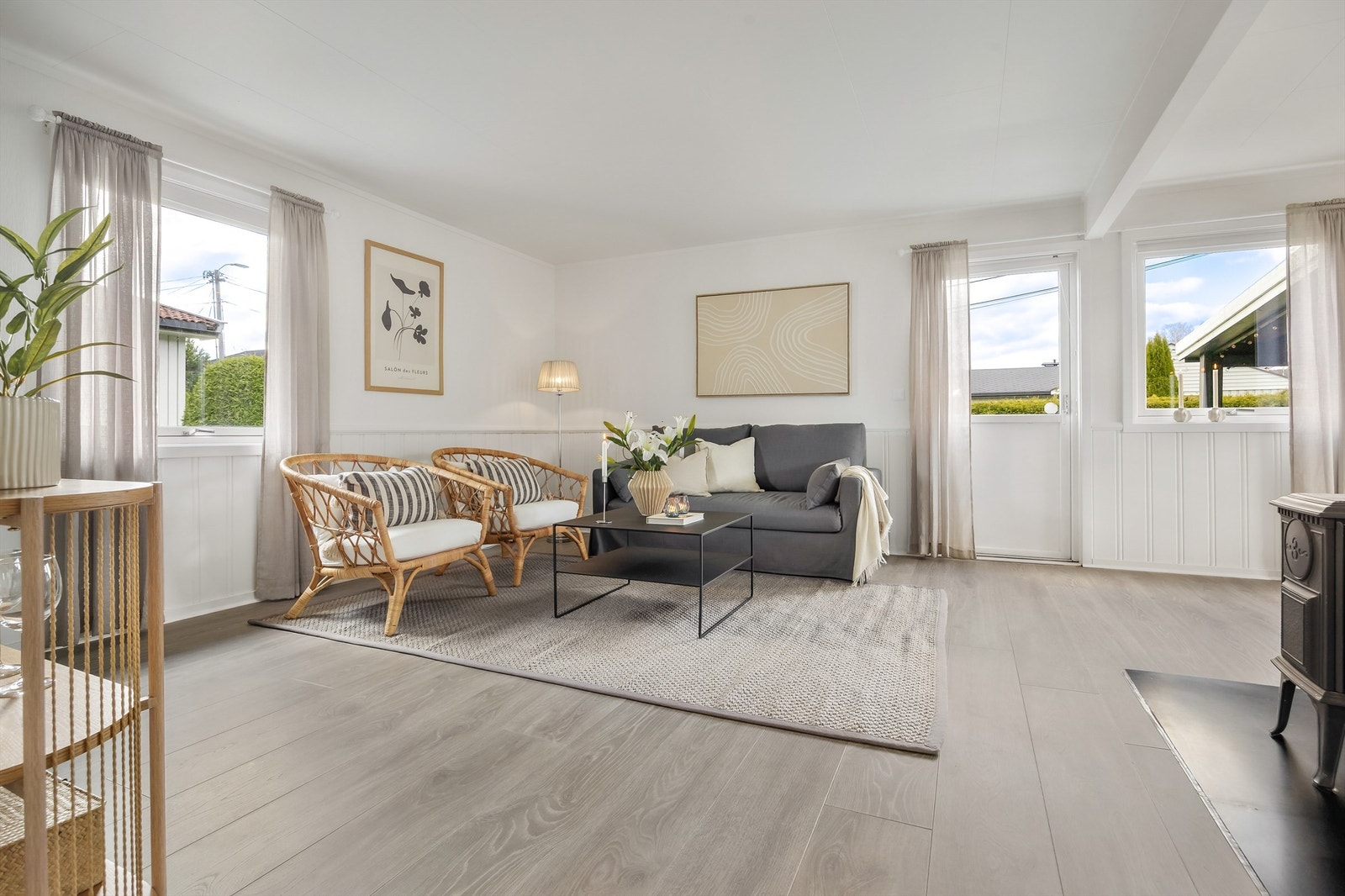 Fra stuen er det direkte utgang til en vestvendt terrasse på 35 m². Galleribilde