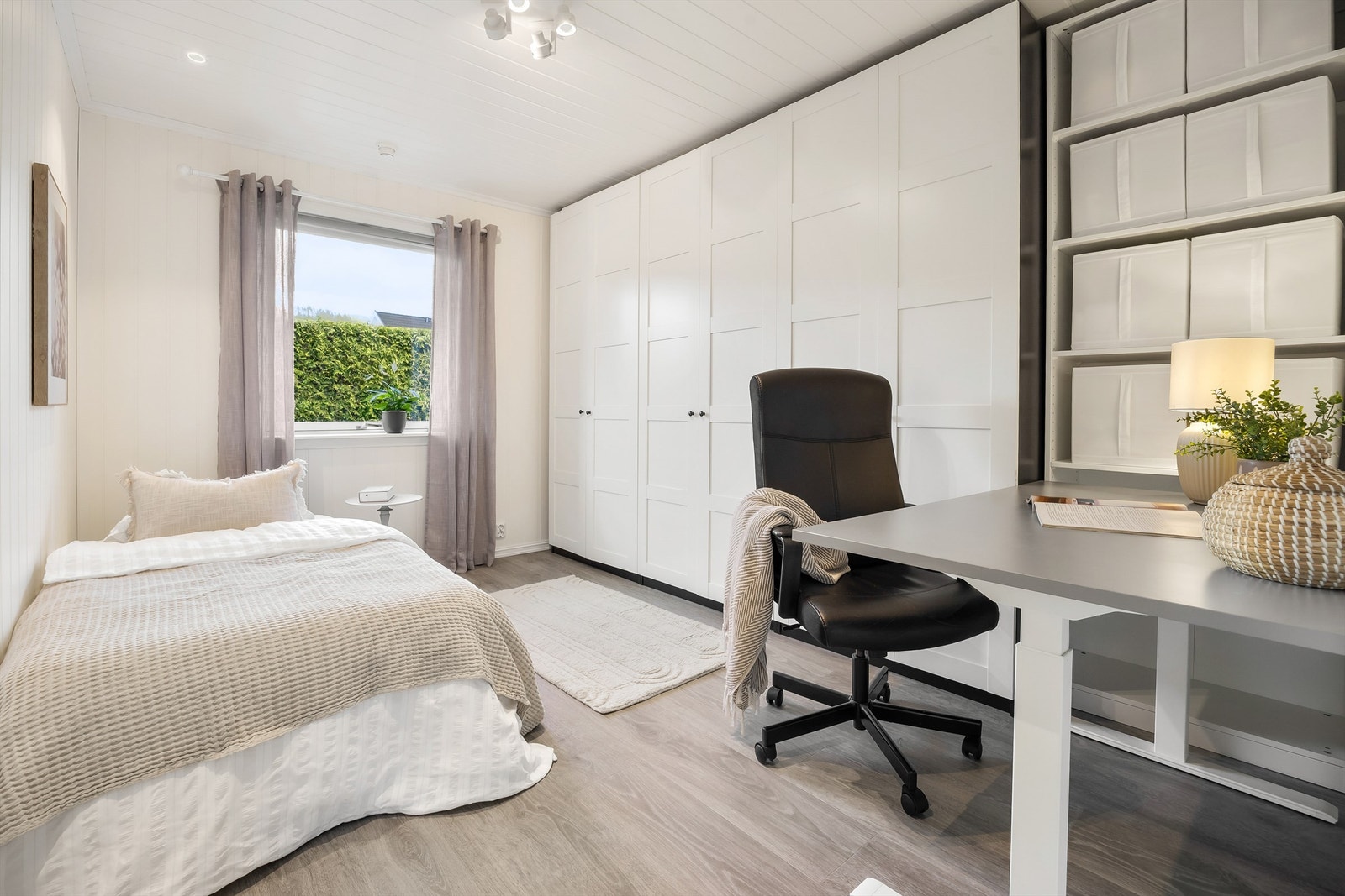 Dette soverommet egner seg godt som kontor eller gjesterom. Galleribilde