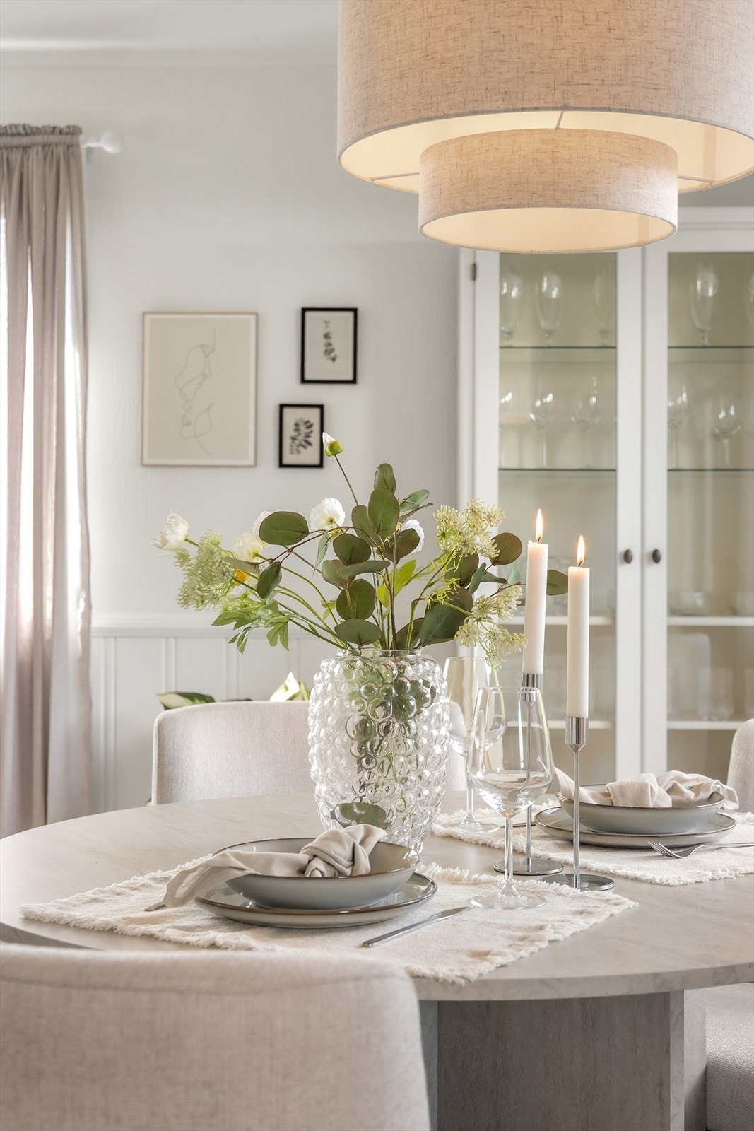 Et sosialt allrom med plass for både hverdag og fest. Galleribilde