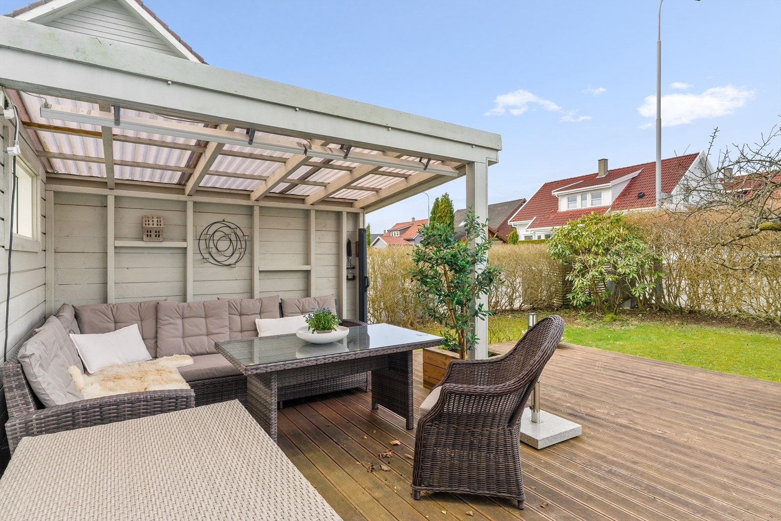 Et perfekt samlingspunkt for venner og familie, med god plass til både grill og utemøbler. Galleribilde