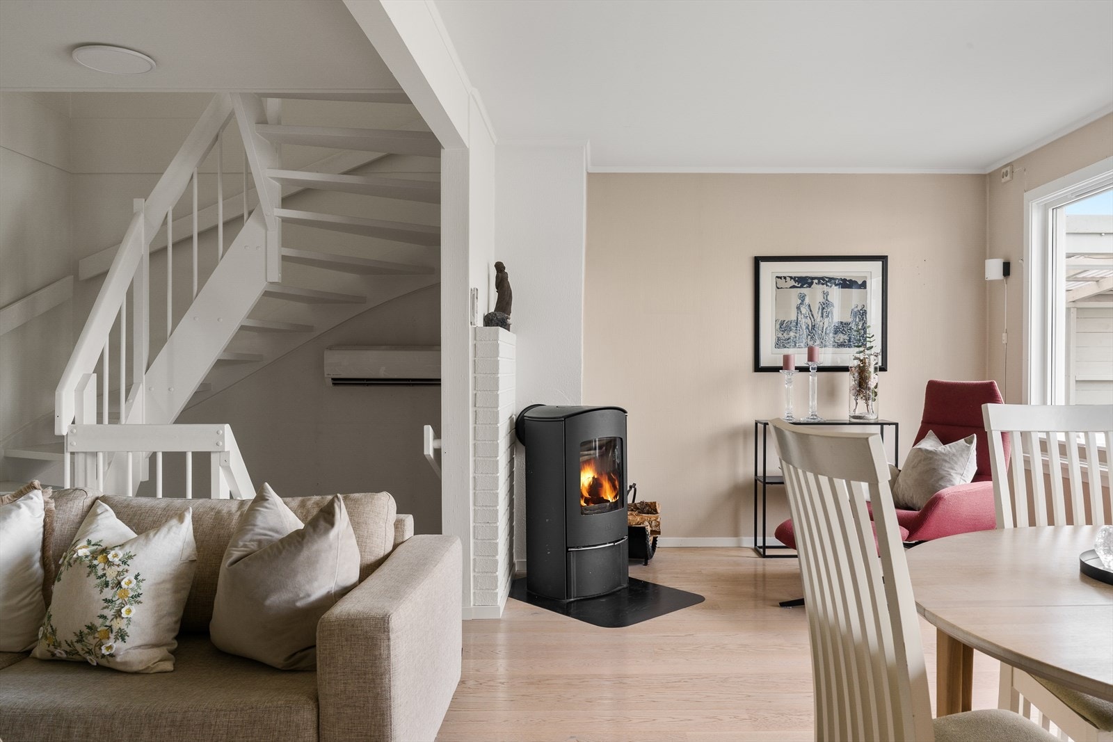 Vedovnen i stuen skaper ekstra hygge på kalde vinterdager. Galleribilde