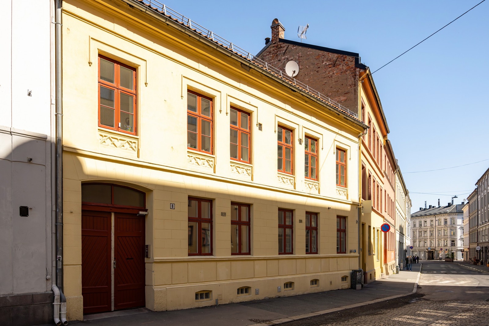Fasade fra gateplan. Galleribilde