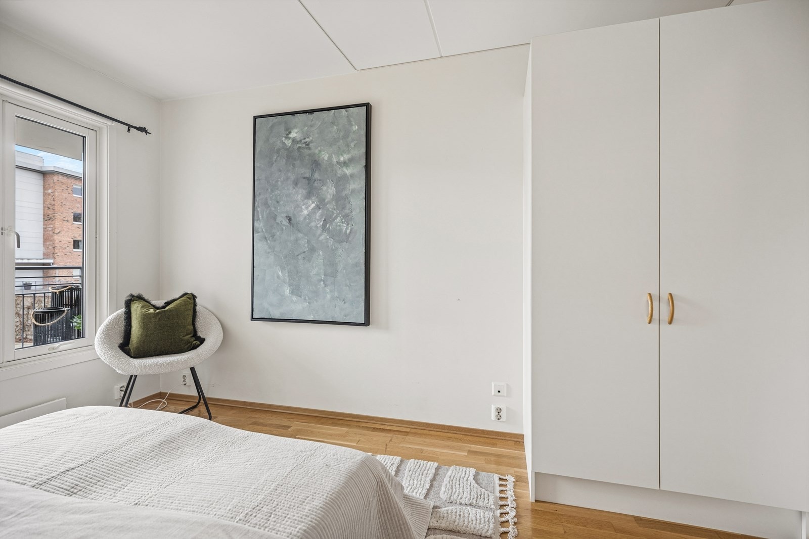 Det er også plass til kontor eller ytterlig oppbevaringsmøblement etter ønske og behov. Galleribilde