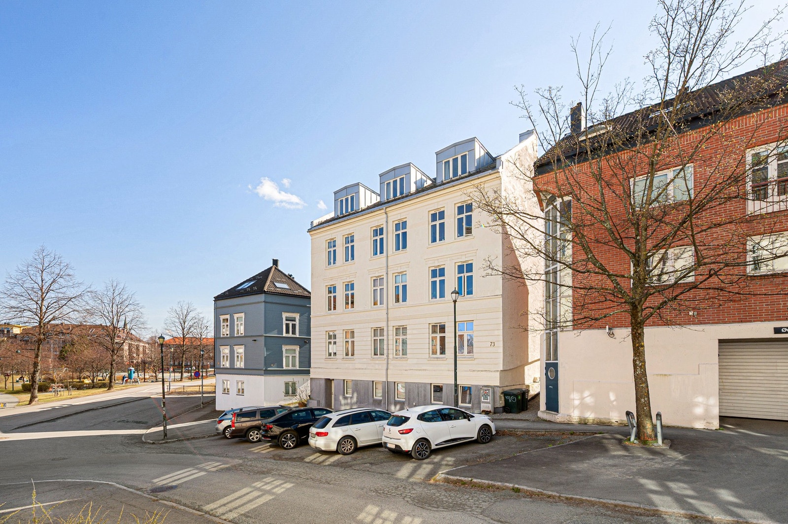 Boligen ligger i et sentralt og populært område med kort avstand til både NTNU og Solsiden. Galleribilde