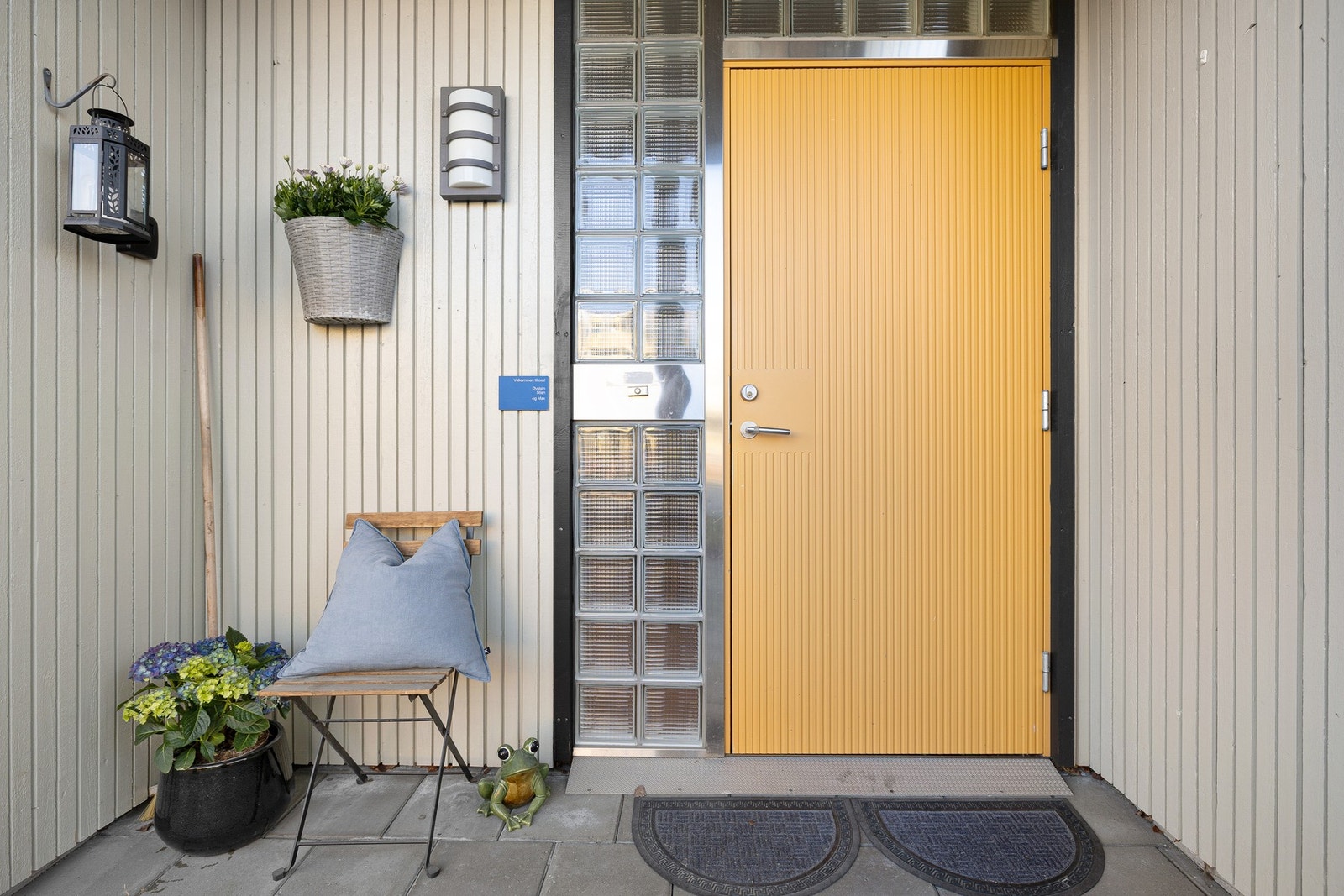 Velkommen til en trivelig visning! Det vil bli skiltet i regi av EiendomsMegler 1 v/ annonsert fellesvisning. Har du spørsmål til boligen, ta kontakt med megler på 941 60 434. Galleribilde