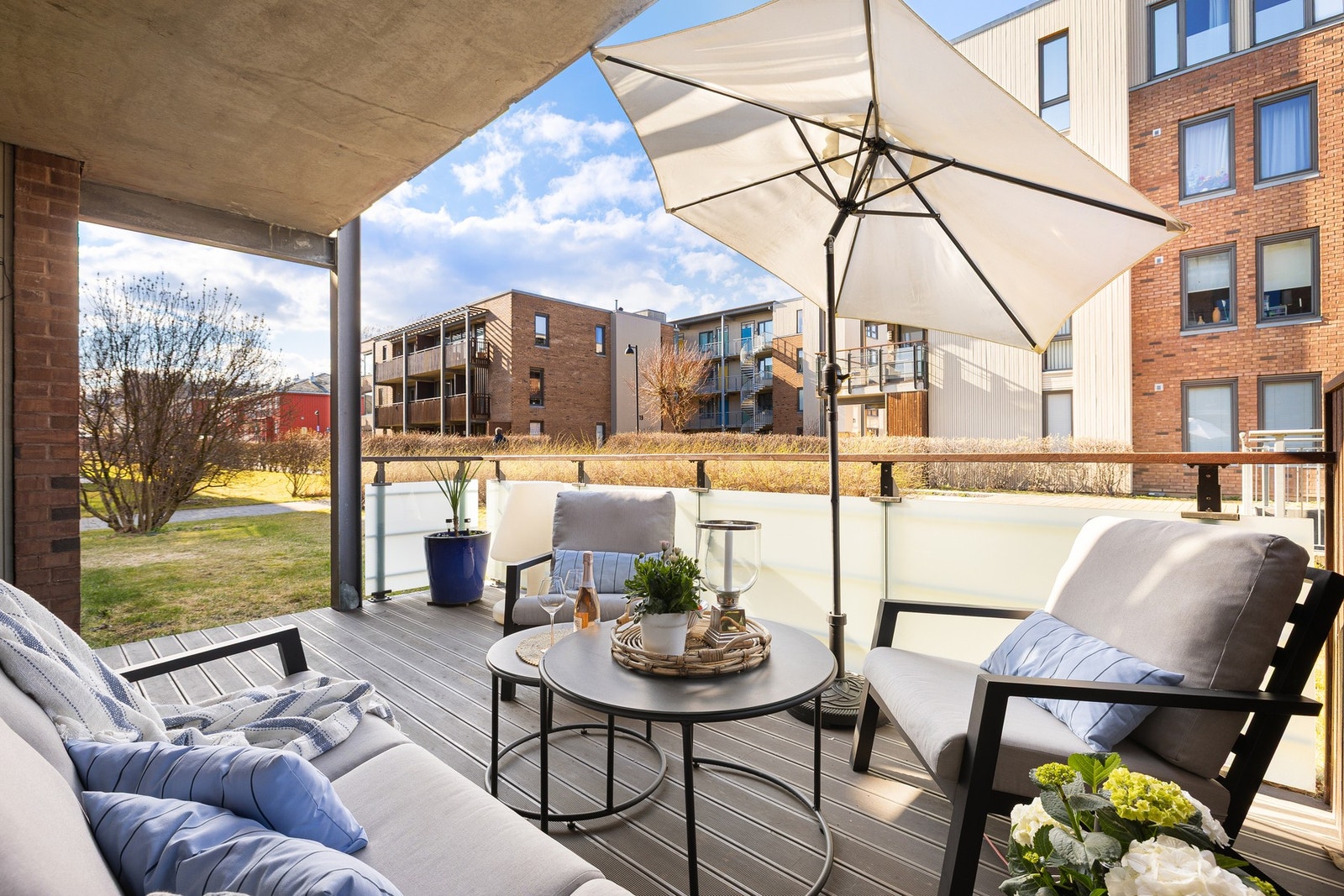 I 2017 ble terrassene utvidet. I sammenheng med dette ble det byttet terrassebord og satt opp nye rekkverk. Det ble i tillegg satt opp en levegg på den største terrassen. Galleribilde