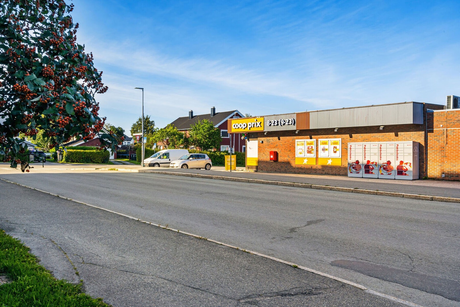 I umiddelbar nærhet til leiligheten finner du dagligvarekjeden Coop Prix. Galleribilde