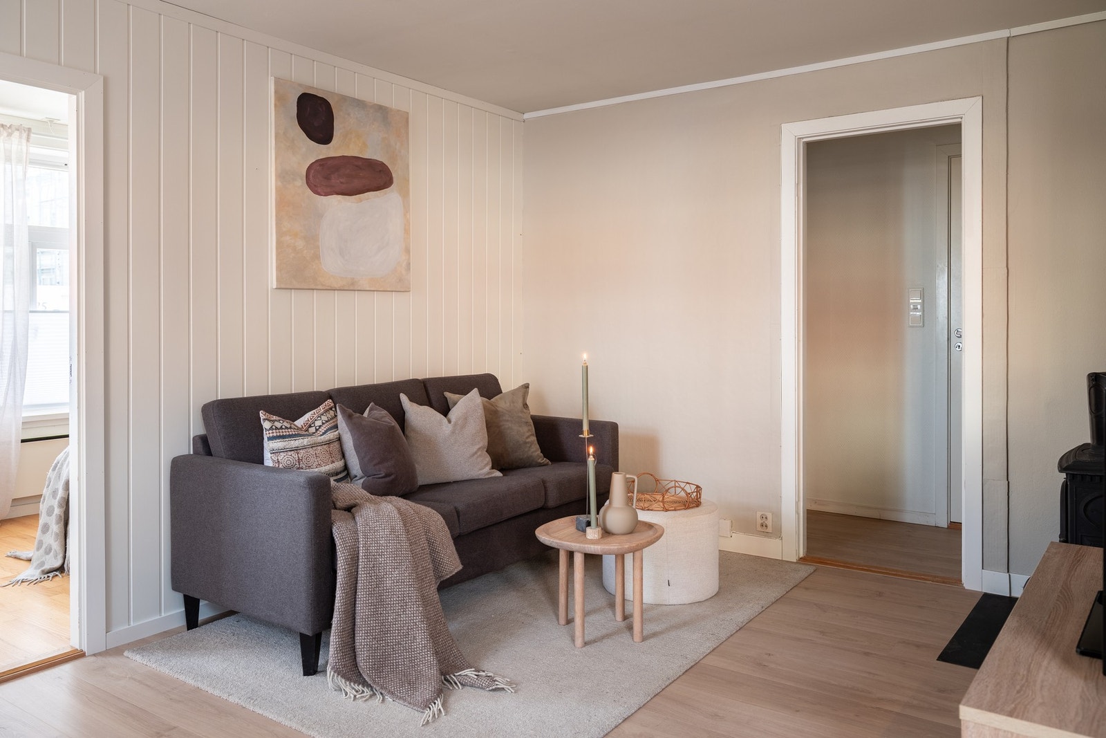 Egen bod i selve leiligheten og 2 egne boder i kjeller gir i sum god lagringsplass. Galleribilde