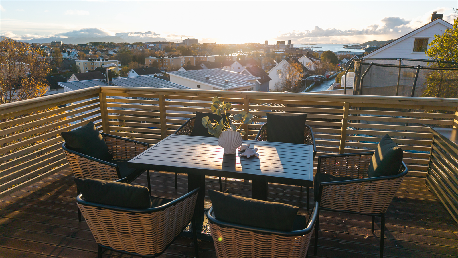 Gode sol og utsiktsforhold fra terrassen Galleribilde