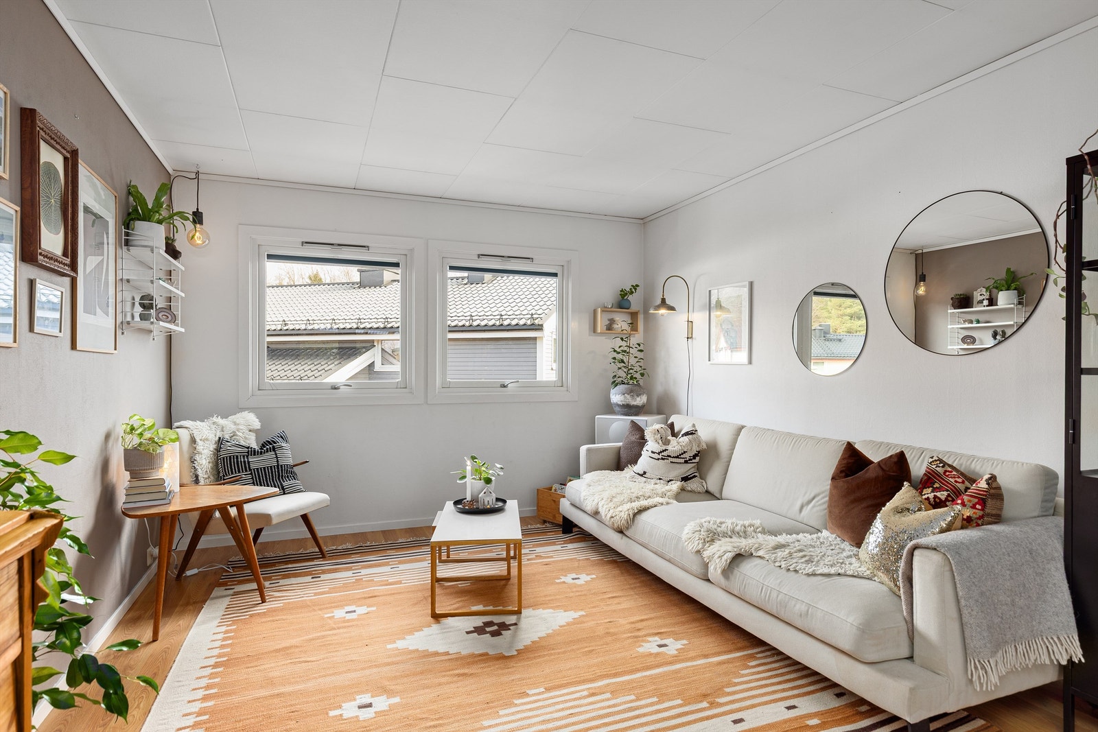 Stue med plass til sofa og TV-møbler Galleribilde