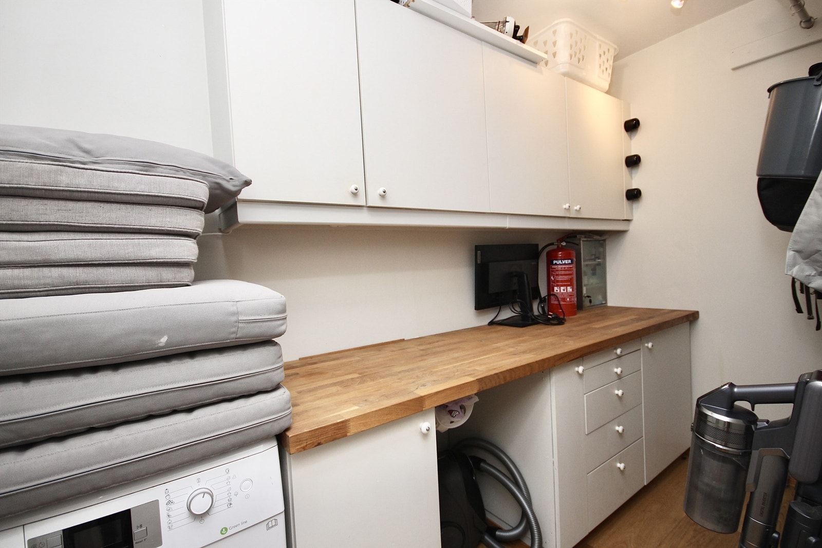 Praktisk innvendig bod med tørketrommel. Galleribilde