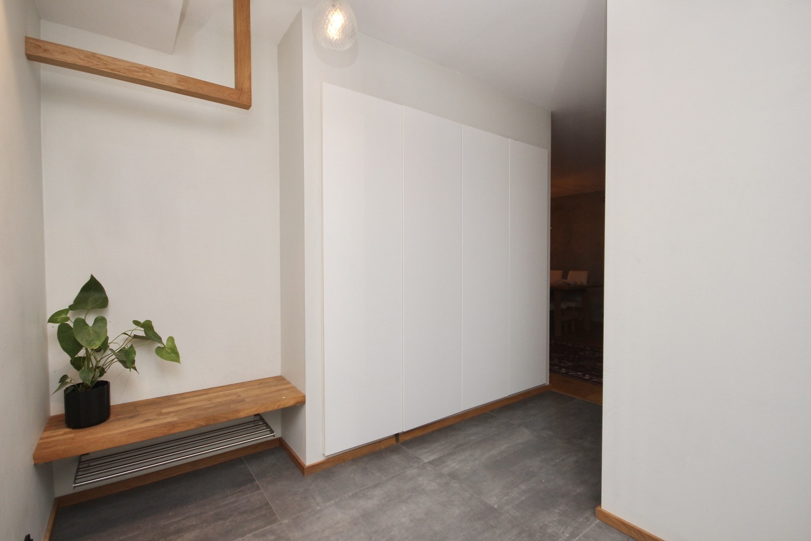 Det er rikelig med skapplass i gangen. Galleribilde