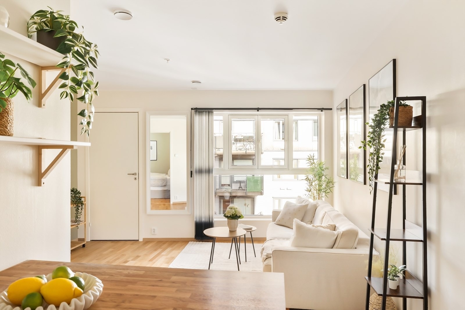 Den åpne løsningen gir leiligheten et sosialt preg. Galleribilde