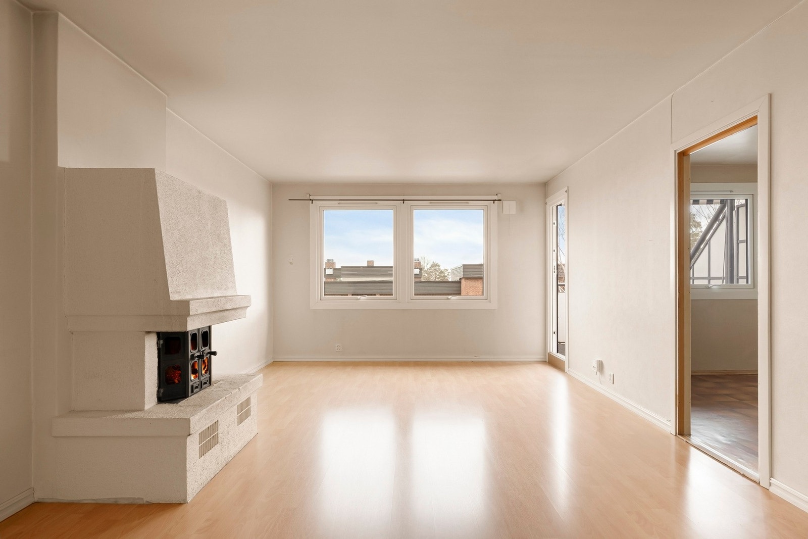 Fra stuen er det utgang til en sydvestvendt balkong på 6 kvm. Galleribilde