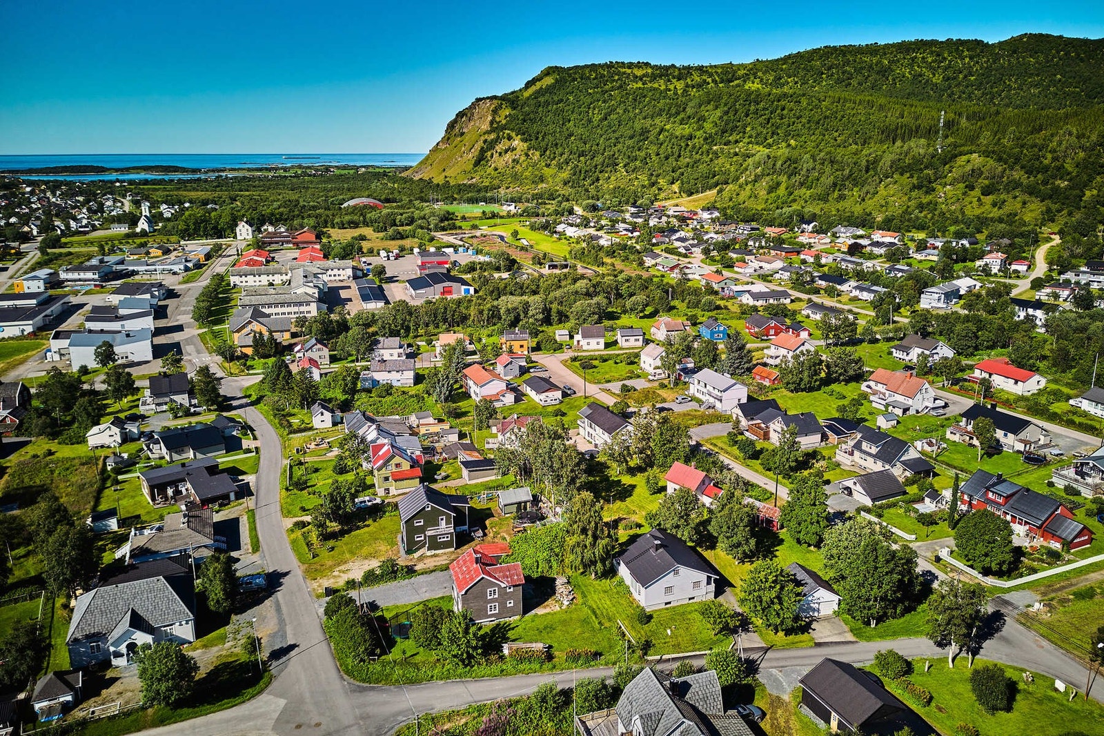 Gangavstand til skoler og barnehage og med Melbu markas flotte turmuligheter og aktivitetsområde rett i nærheten. Galleribilde