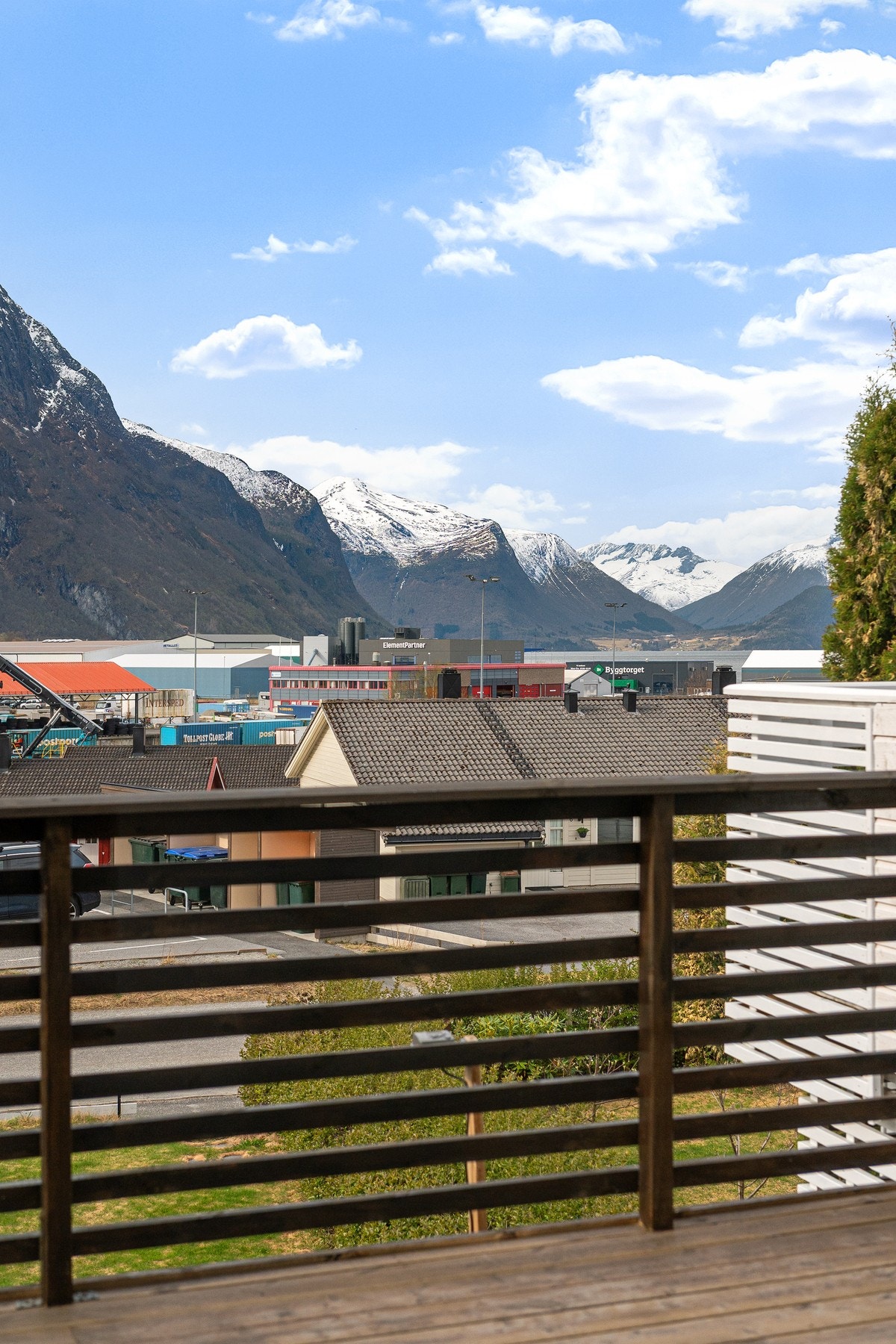 Flott fjellutsikt fra verandaen! Galleribilde