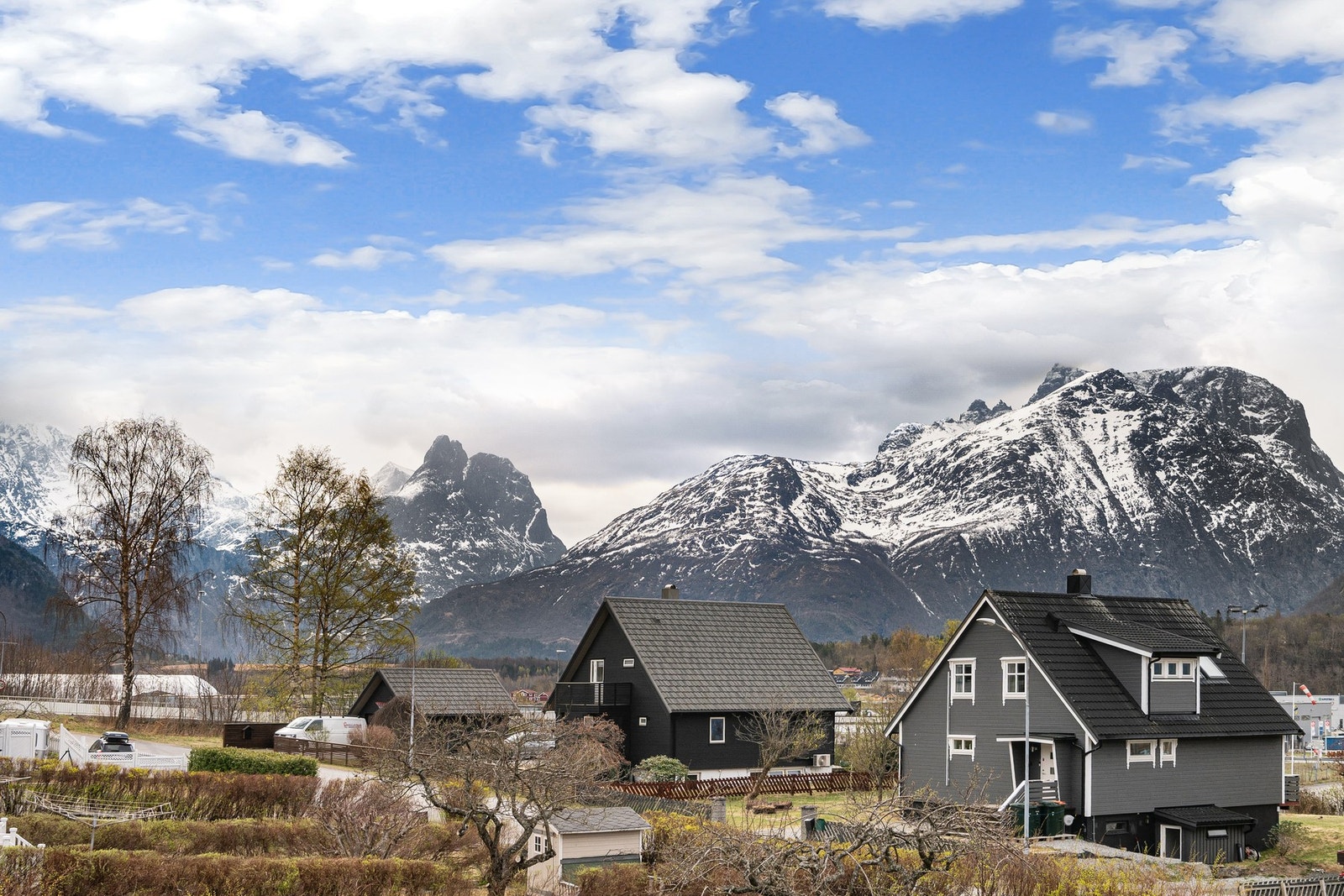 Flott fjellutsikt fra verandaen! Galleribilde