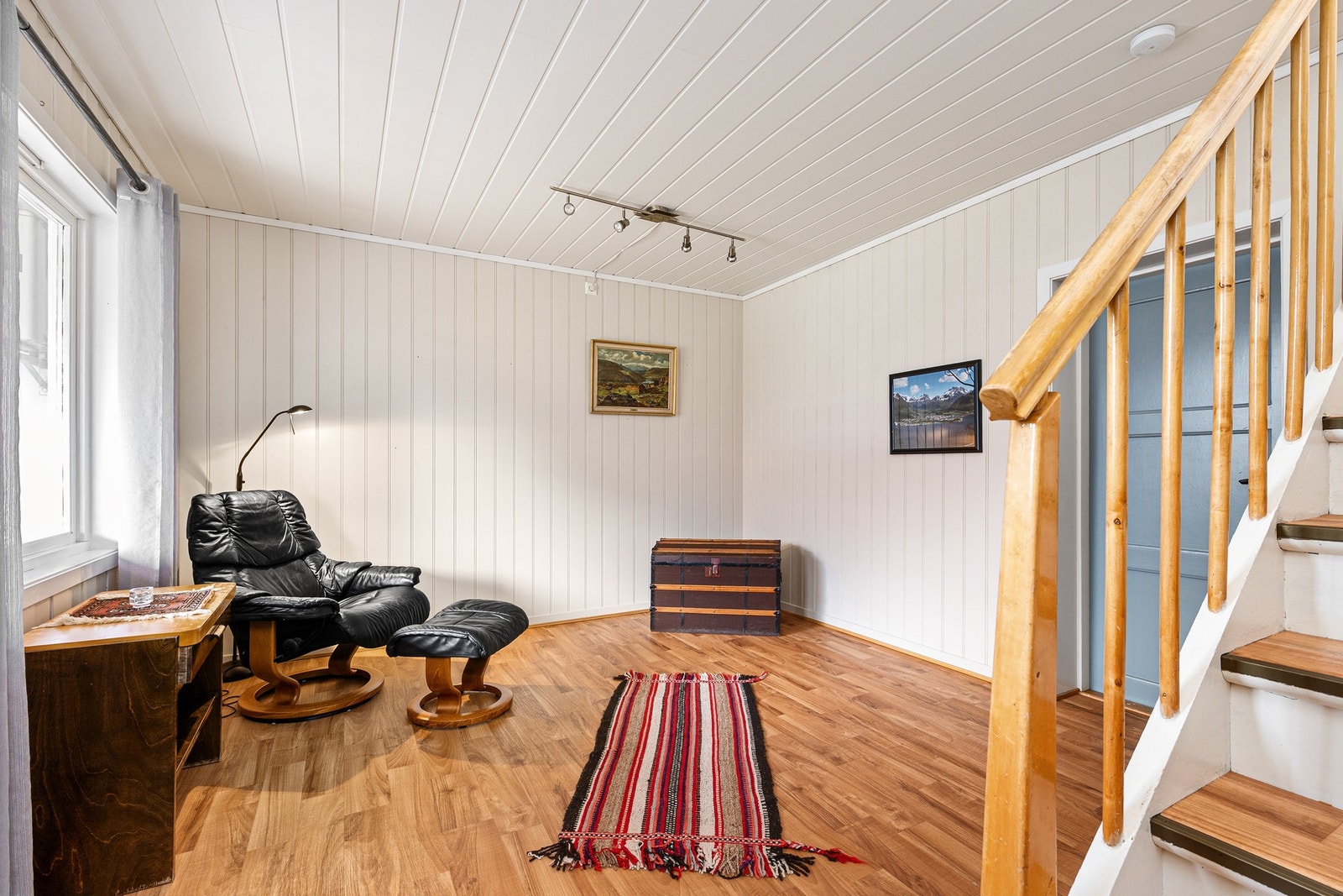 Kjellerstue med utgang til hagen Galleribilde