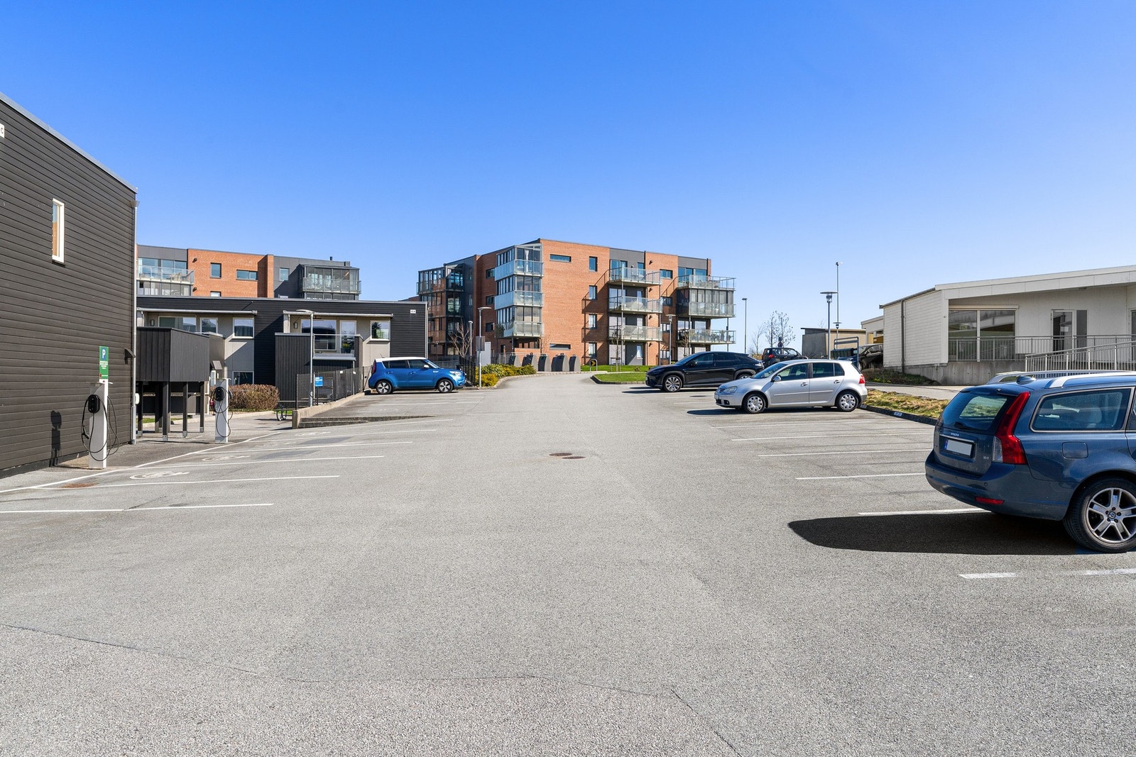 Leiligheten disponerer egen parkeringsplass. Galleribilde